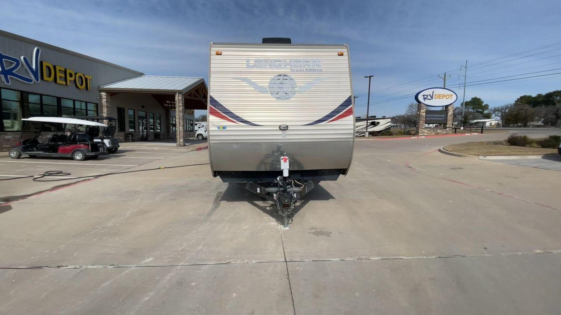 2015 WHITE LONGHORN 32RE (4V0TC3221FJ) , Length: 34.5 ft | Dry Weight: 7,586 lbs | Slides: 2 transmission, located at 4319 N Main St, Cleburne, TX, 76033, (817) 678-5133, 32.385960, -97.391212 - Photo#4