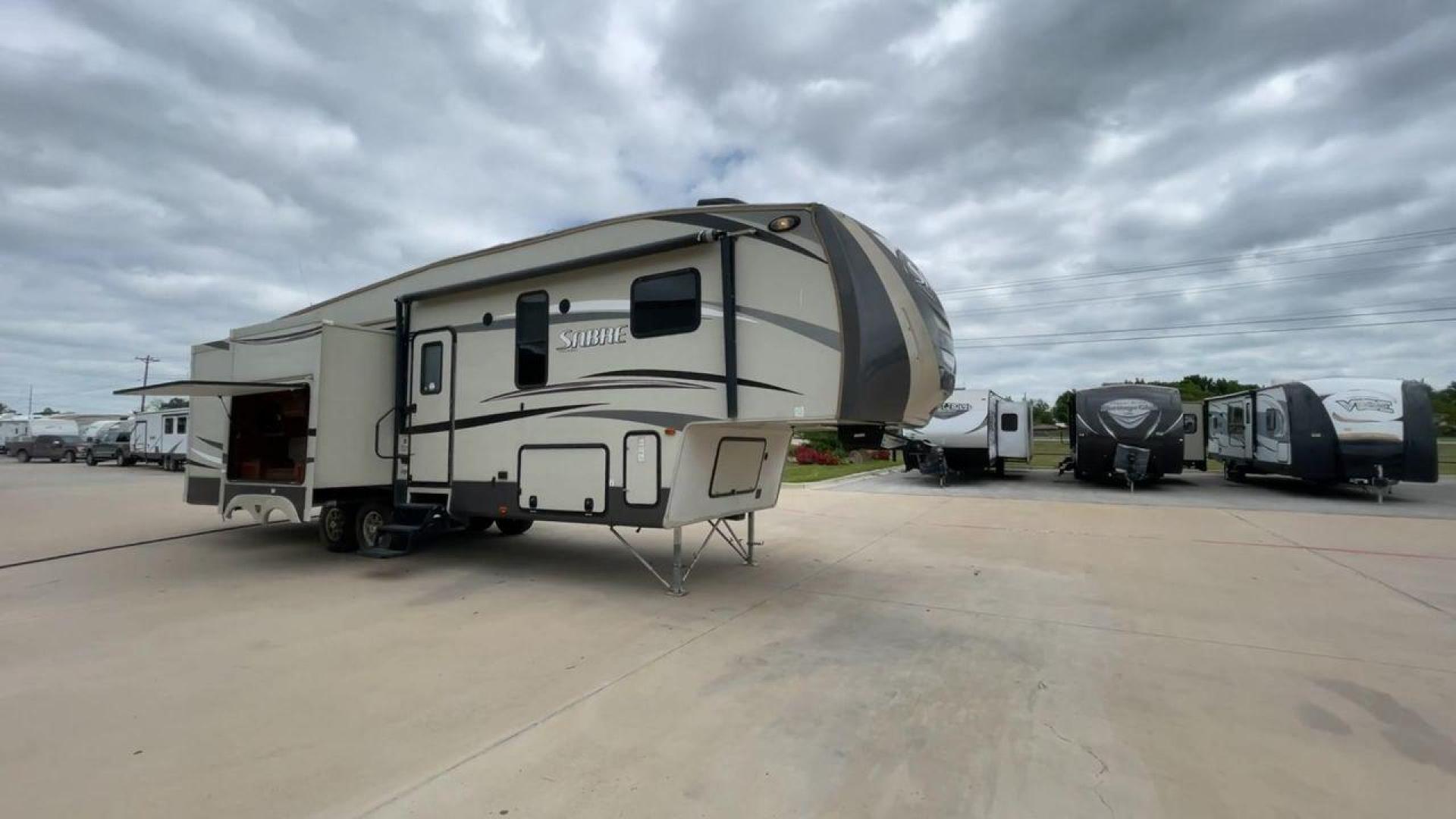 2015 TAN PALOMINO SABRE 34RDKS (4X4FSRK2XF3) , Length: 38.92 ft. | Dry Weight: 11,081 lbs. | Gross Weight: 13,950 lbs. | Slides: 4 transmission, located at 4319 N Main St, Cleburne, TX, 76033, (817) 678-5133, 32.385960, -97.391212 - This 2015 Sabre Fifth Wheel measures at just under 39 feet with a dry weight of 11,081 lbs. It has a GVWR of 13,950 lbs and a hitch weight of 2,205 lbs. This unit has a heater rated at 35,000 BTUs and a cooler rated at 13,500 BTUs meaning the temperature is always in your control. This model has a b - Photo#3