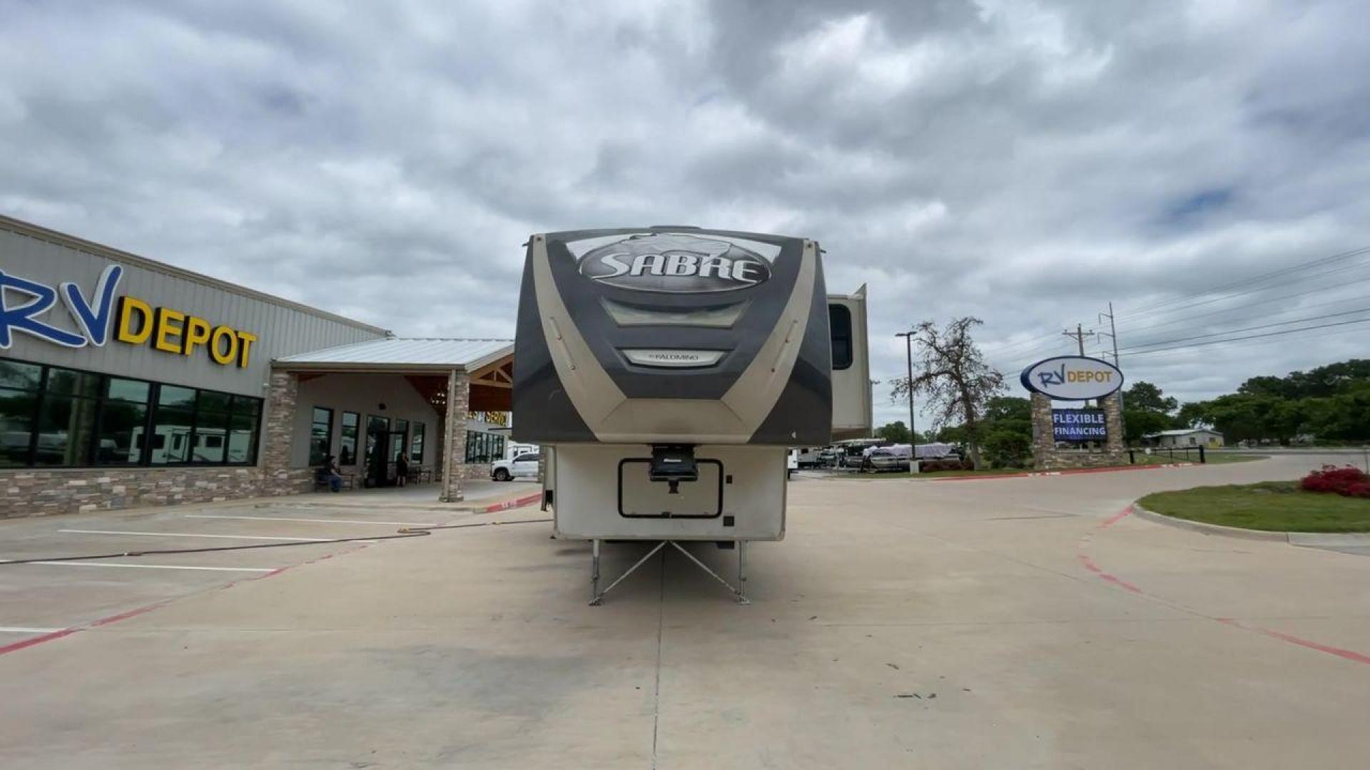 2015 TAN PALOMINO SABRE 34RDKS (4X4FSRK2XF3) , Length: 38.92 ft. | Dry Weight: 11,081 lbs. | Gross Weight: 13,950 lbs. | Slides: 4 transmission, located at 4319 N Main St, Cleburne, TX, 76033, (817) 678-5133, 32.385960, -97.391212 - This 2015 Sabre Fifth Wheel measures at just under 39 feet with a dry weight of 11,081 lbs. It has a GVWR of 13,950 lbs and a hitch weight of 2,205 lbs. This unit has a heater rated at 35,000 BTUs and a cooler rated at 13,500 BTUs meaning the temperature is always in your control. This model has a b - Photo#4