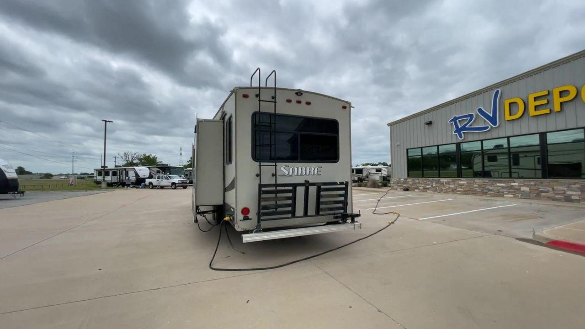 2015 TAN PALOMINO SABRE 34RDKS (4X4FSRK2XF3) , Length: 38.92 ft. | Dry Weight: 11,081 lbs. | Gross Weight: 13,950 lbs. | Slides: 4 transmission, located at 4319 N Main St, Cleburne, TX, 76033, (817) 678-5133, 32.385960, -97.391212 - This 2015 Sabre Fifth Wheel measures at just under 39 feet with a dry weight of 11,081 lbs. It has a GVWR of 13,950 lbs and a hitch weight of 2,205 lbs. This unit has a heater rated at 35,000 BTUs and a cooler rated at 13,500 BTUs meaning the temperature is always in your control. This model has a b - Photo#8