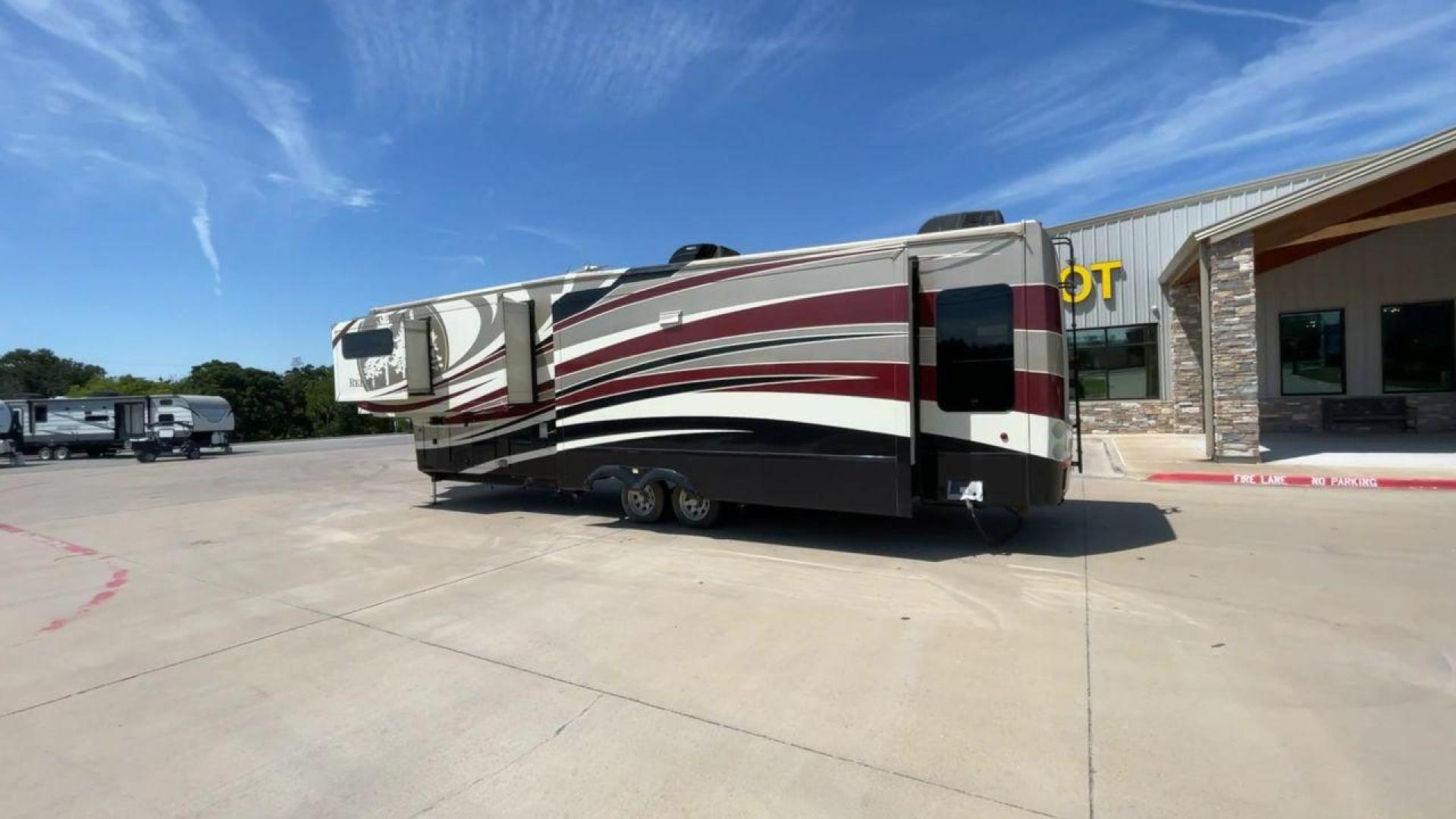 2015 REDWOOD 38RL (4V0FC3823FR) , Length: 41.42 ft. | Dry Weight: 13,672 lbs. | Gross Weight: 16,500 lbs. | Slides: 3 transmission, located at 4319 N Main St, Cleburne, TX, 76033, (817) 678-5133, 32.385960, -97.391212 - Photo#7