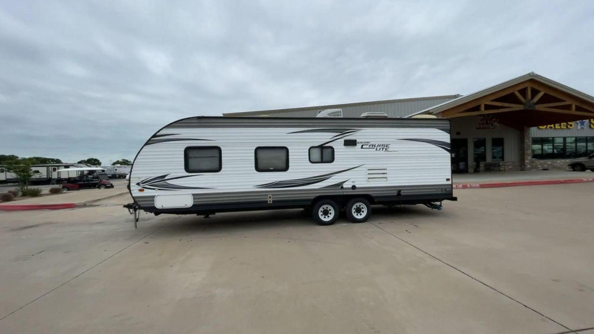 2015 WHITE SALEM CRUISE LITE 261BHXL (4X4TSMB20F7) , Length: 29.08 ft. | Dry Weight: 4,313 lbs. transmission, located at 4319 N Main St, Cleburne, TX, 76033, (817) 678-5133, 32.385960, -97.391212 - This 2015 Forest River Salem Cruise Lite 261BHXL travel trailer measures 29'1" feet. It is a dual axle, chrome wheel setup with electric drum brakes. Its dry weight is 4,313 lbs, its payload capacity 3,082 lbs, and its hitch weight 434 lbs. The aluminum exterior is painted white with gray graphics. - Photo#6