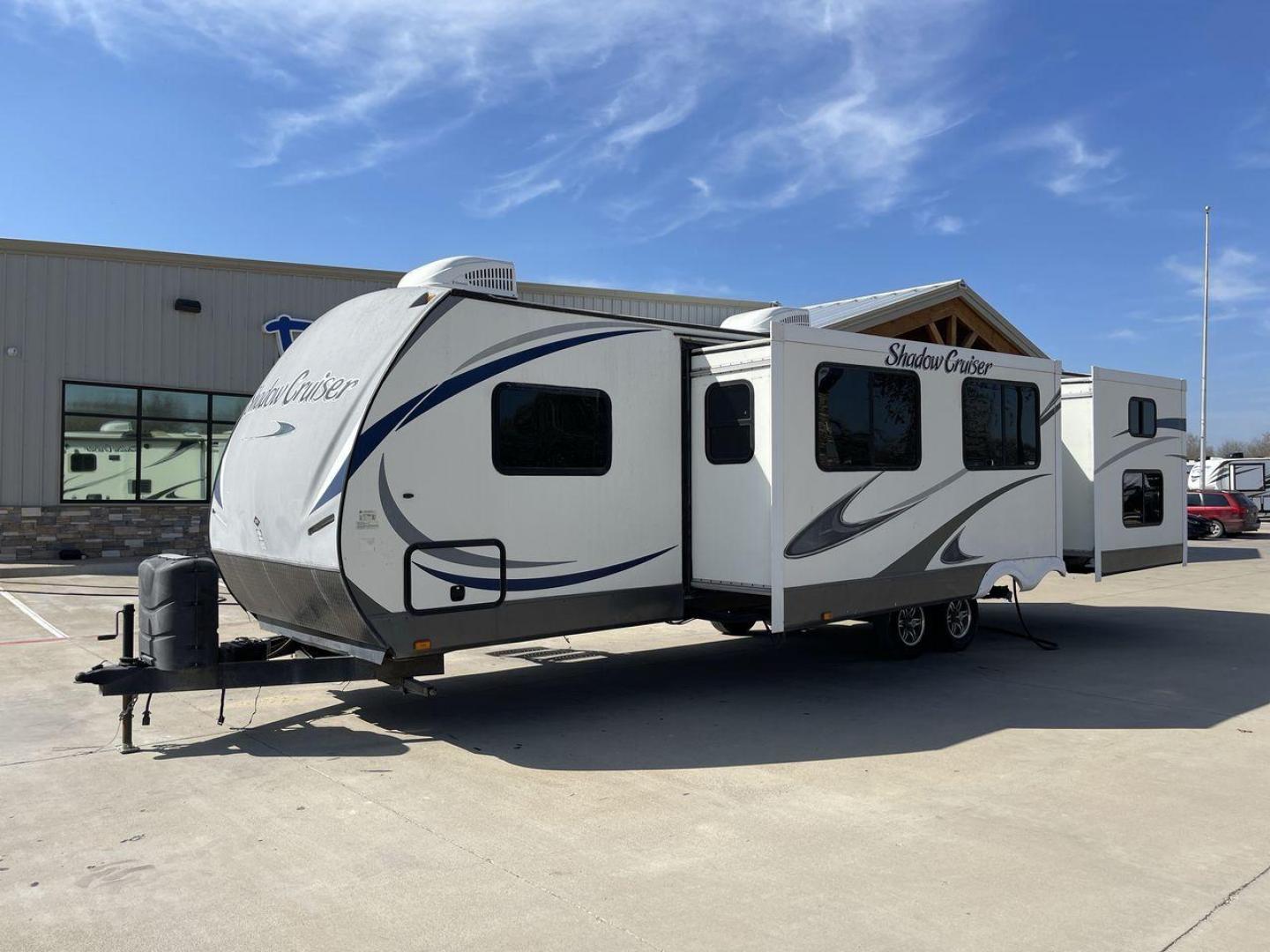 2015 WHITE SHADOW CRUISER 314TSB (5RXTD312XF1) , Length: 35 ft | Dry Weight: 6,290 lbs | Slides: 3 transmission, located at 4319 N Main St, Cleburne, TX, 76033, (817) 678-5133, 32.385960, -97.391212 - The 2015 Cruiser RV Shadow Cruiser 314TSB Travel Trailer invites you to experience the perfect fusion of luxury and exploration. Designed for remarkable adventures, this 35-foot travel trailer features a carefully planned layout that maximizes space and usability. Perfect for short trips or long adv - Photo#24