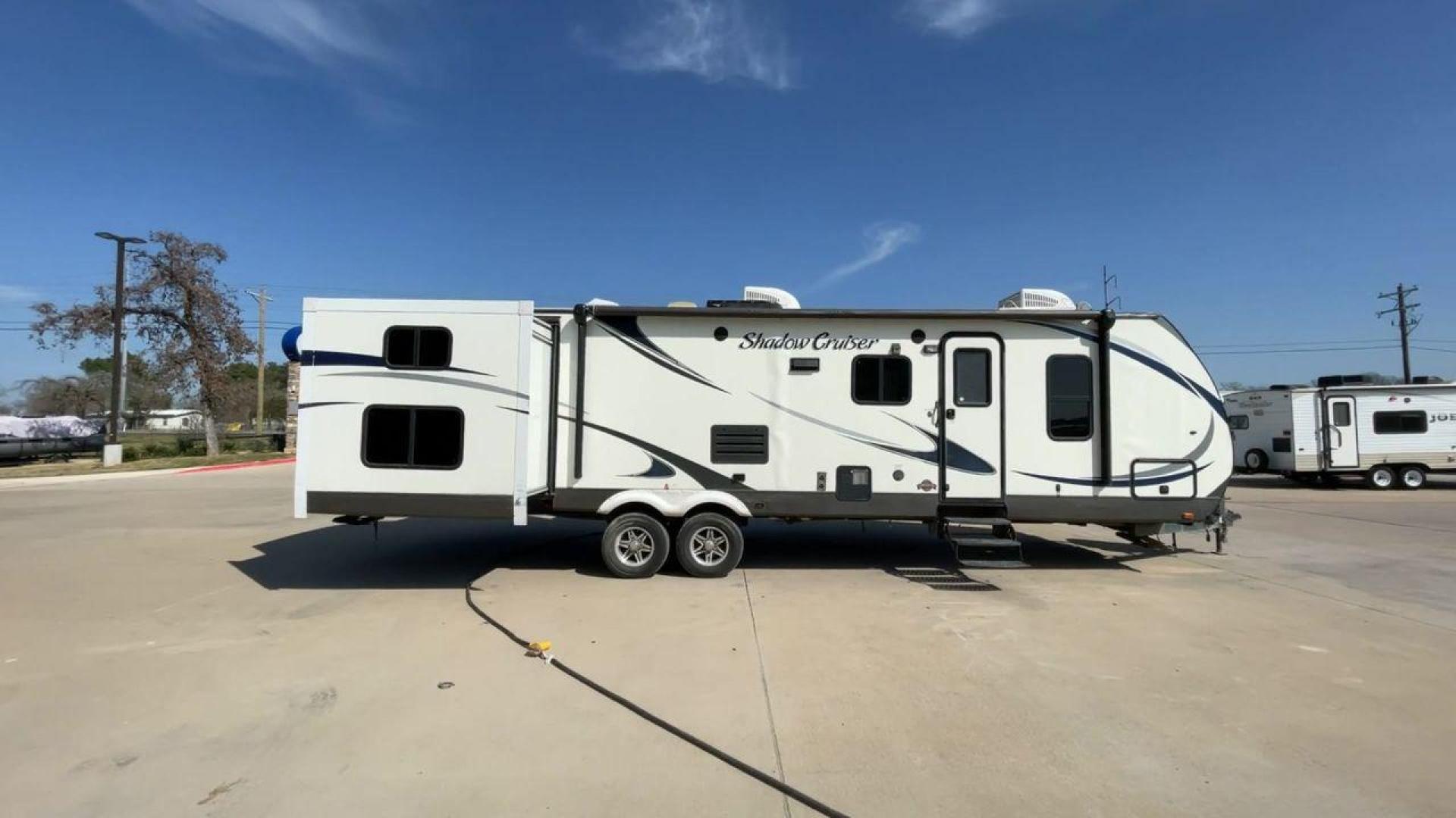 2015 WHITE SHADOW CRUISER 314TSB (5RXTD312XF1) , Length: 35 ft | Dry Weight: 6,290 lbs | Slides: 3 transmission, located at 4319 N Main St, Cleburne, TX, 76033, (817) 678-5133, 32.385960, -97.391212 - The 2015 Cruiser RV Shadow Cruiser 314TSB Travel Trailer invites you to experience the perfect fusion of luxury and exploration. Designed for remarkable adventures, this 35-foot travel trailer features a carefully planned layout that maximizes space and usability. Perfect for short trips or long adv - Photo#2