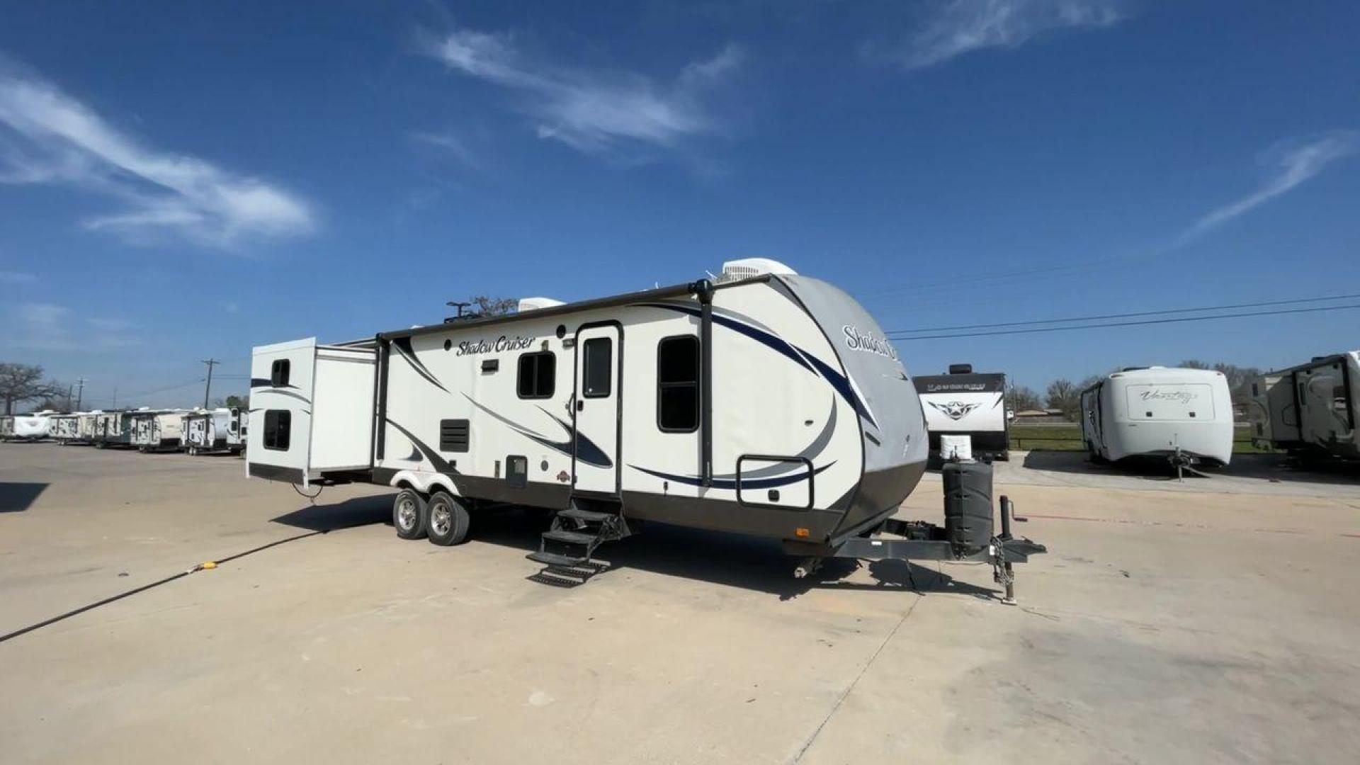 2015 WHITE SHADOW CRUISER 314TSB (5RXTD312XF1) , Length: 35 ft | Dry Weight: 6,290 lbs | Slides: 3 transmission, located at 4319 N Main St, Cleburne, TX, 76033, (817) 678-5133, 32.385960, -97.391212 - The 2015 Cruiser RV Shadow Cruiser 314TSB Travel Trailer invites you to experience the perfect fusion of luxury and exploration. Designed for remarkable adventures, this 35-foot travel trailer features a carefully planned layout that maximizes space and usability. Perfect for short trips or long adv - Photo#3