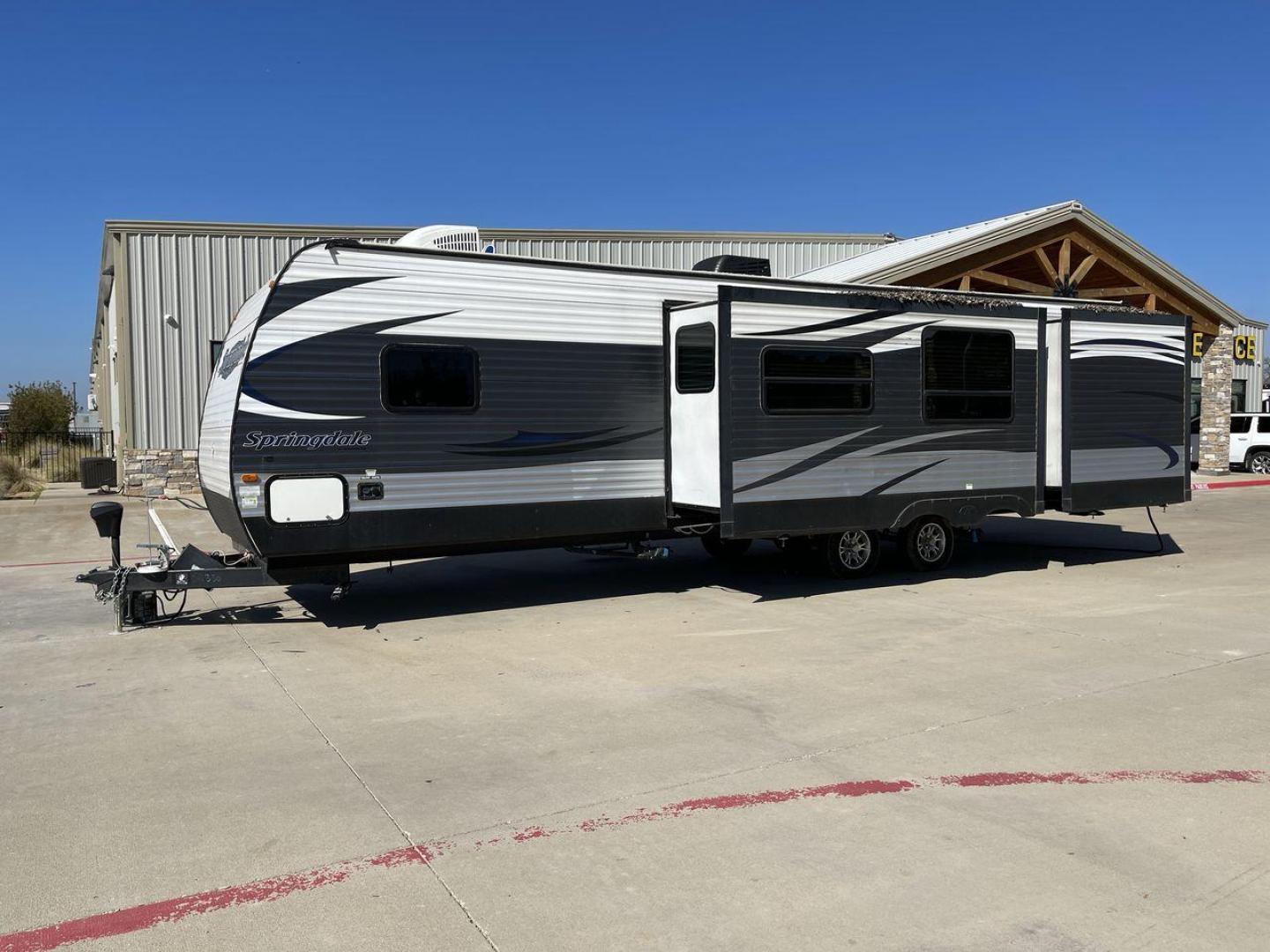 2015 GRAY SPRINGDALE 330KI (4YDT33027F3) , located at 4319 N Main St, Cleburne, TX, 76033, (817) 678-5133, 32.385960, -97.391212 - Photo#24