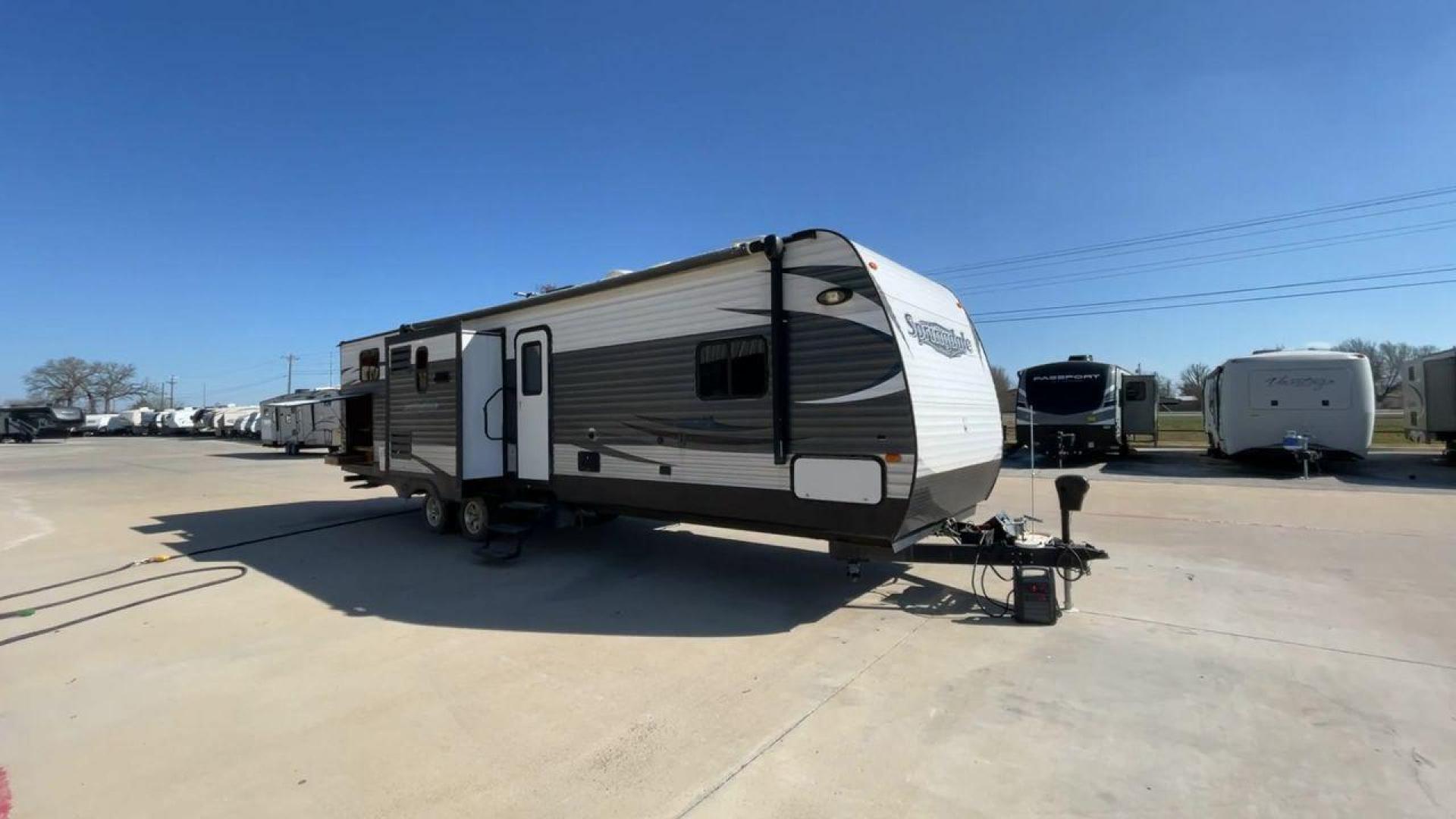 2015 GRAY SPRINGDALE 330KI (4YDT33027F3) , located at 4319 N Main St, Cleburne, TX, 76033, (817) 678-5133, 32.385960, -97.391212 - Photo#3