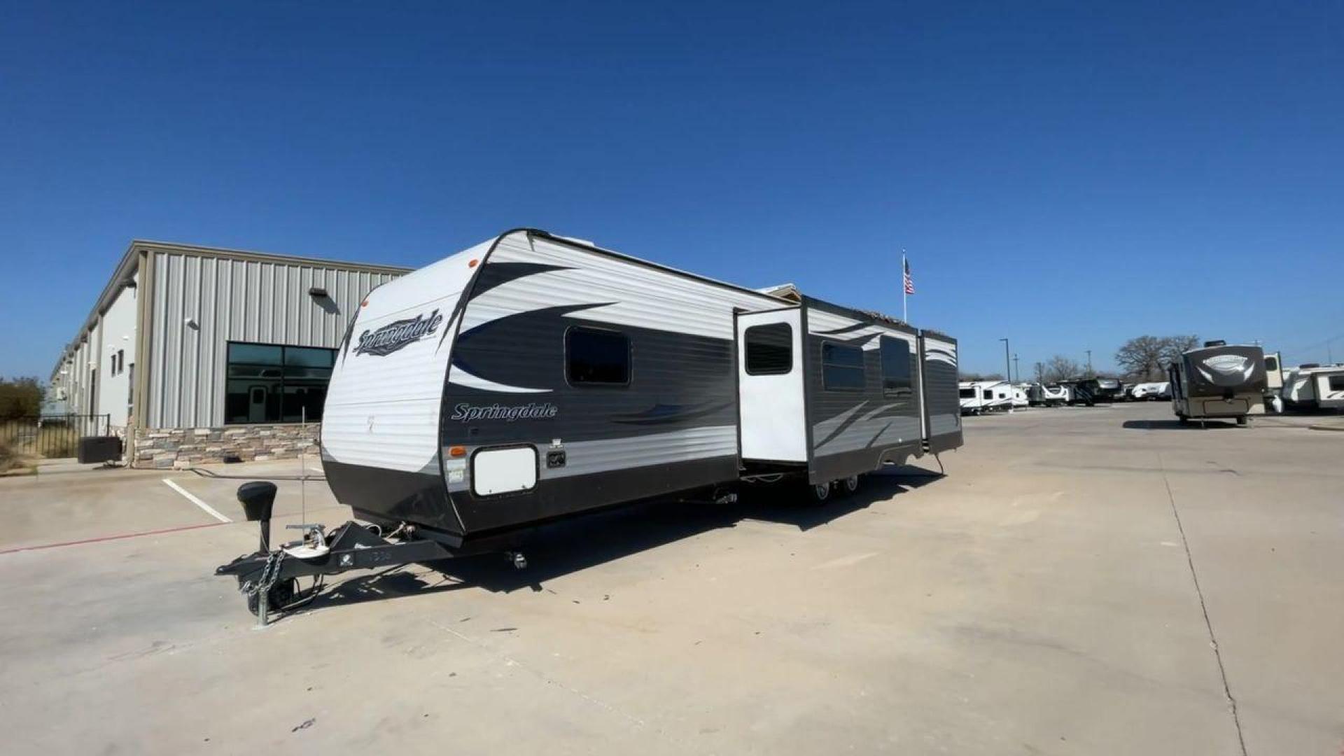 2015 GRAY SPRINGDALE 330KI (4YDT33027F3) , located at 4319 N Main St, Cleburne, TX, 76033, (817) 678-5133, 32.385960, -97.391212 - Photo#5