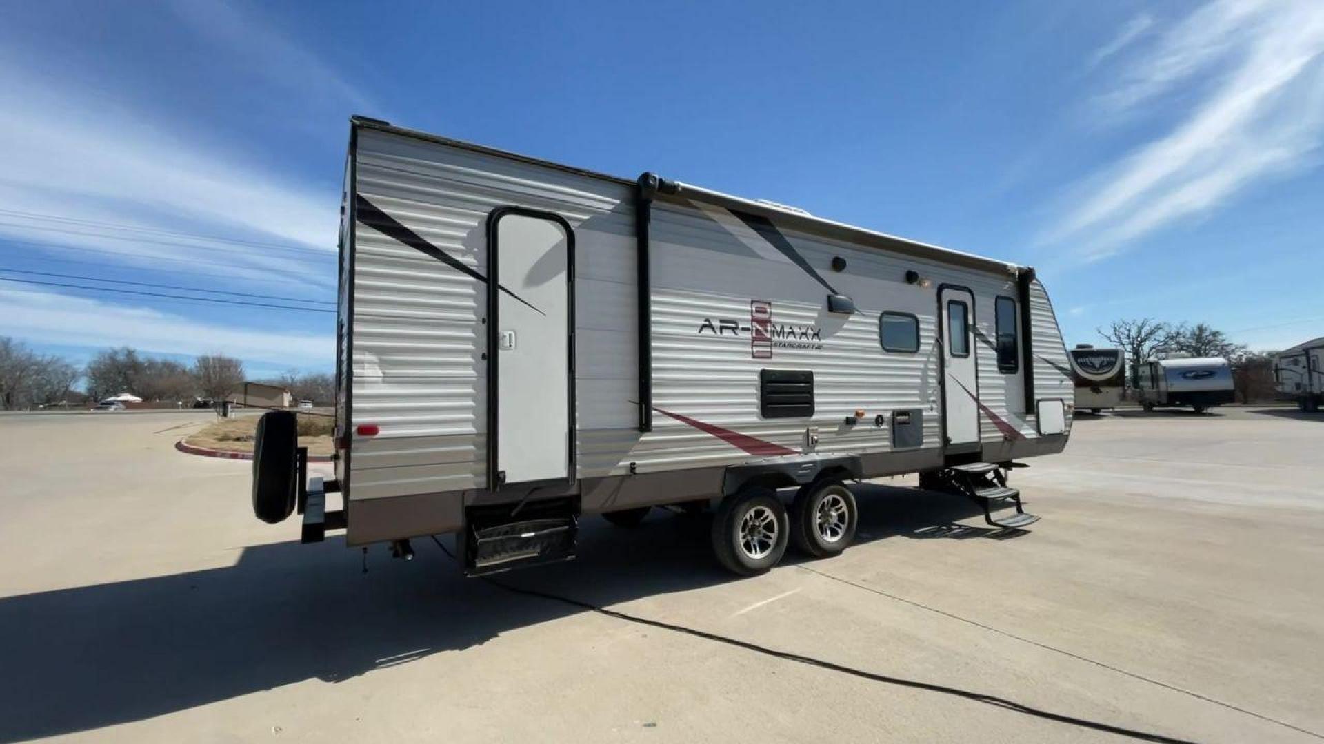 2015 WHITE STARCRAFT 27BHS - (1SABS0BP2F2) , located at 4319 N Main St, Cleburne, TX, 76033, (817) 678-5133, 32.385960, -97.391212 - Photo#1