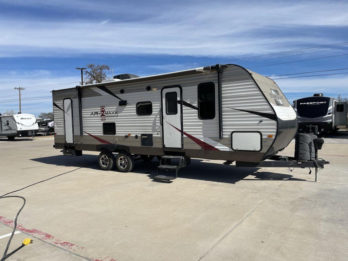 2015 WHITE STARCRAFT 27BHS - (1SABS0BP2F2) , located at 4319 N Main St, Cleburne, TX, 76033, (817) 678-5133, 32.385960, -97.391212 - Photo#22