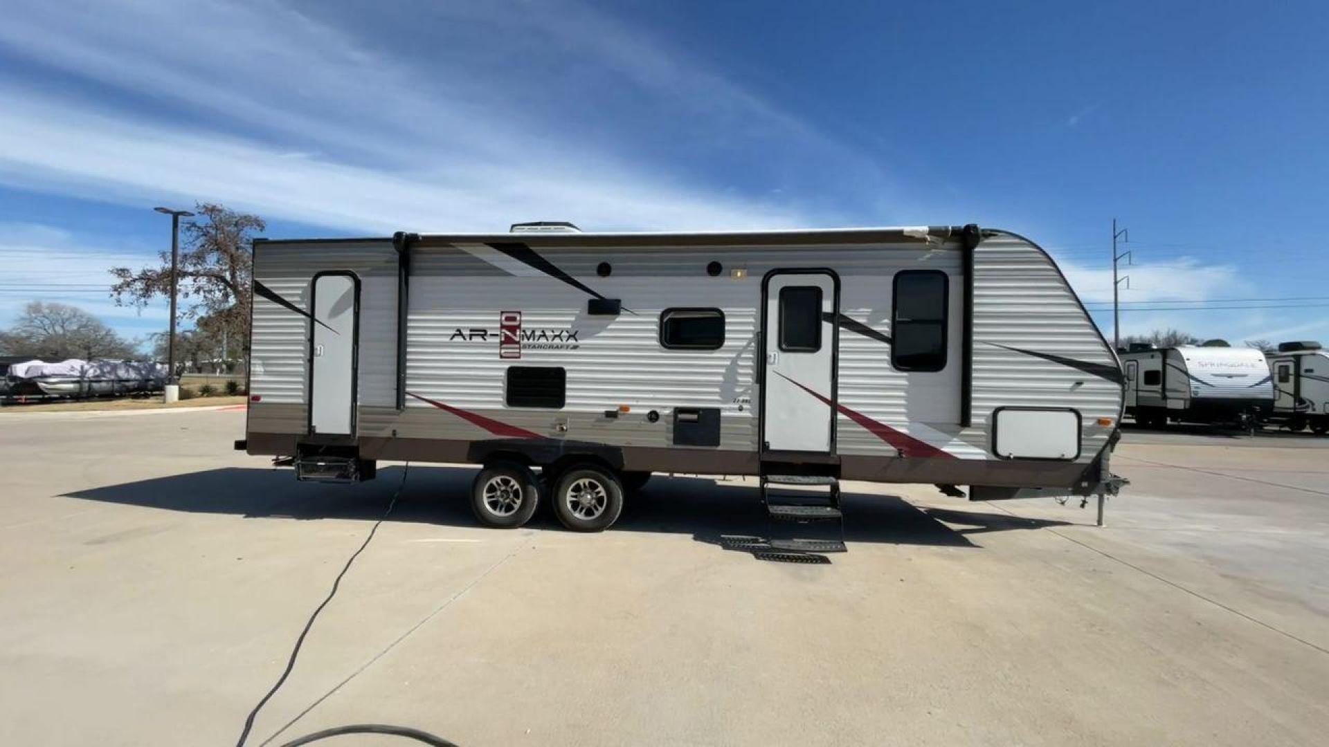 2015 WHITE STARCRAFT 27BHS - (1SABS0BP2F2) , located at 4319 N Main St, Cleburne, TX, 76033, (817) 678-5133, 32.385960, -97.391212 - Photo#2