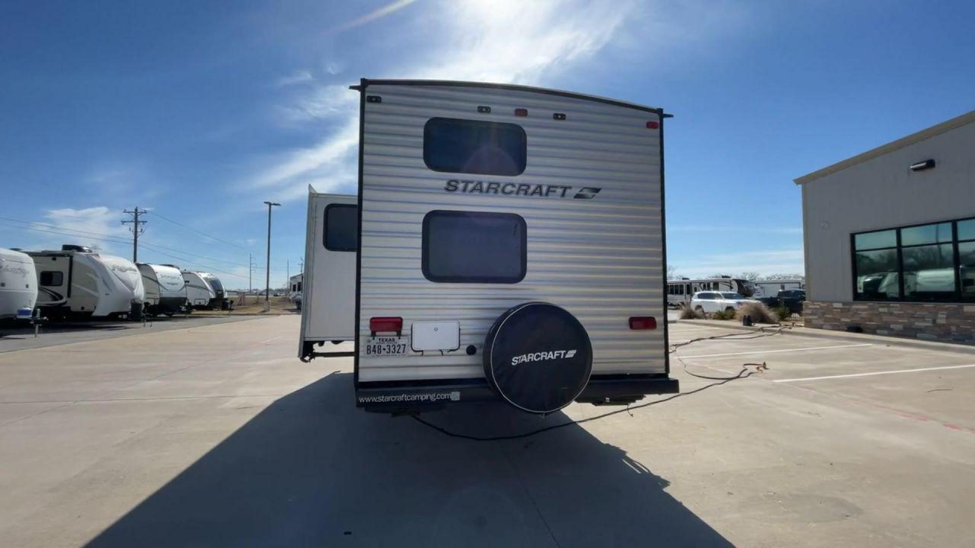 2015 WHITE STARCRAFT 27BHS - (1SABS0BP2F2) , located at 4319 N Main St, Cleburne, TX, 76033, (817) 678-5133, 32.385960, -97.391212 - Photo#8