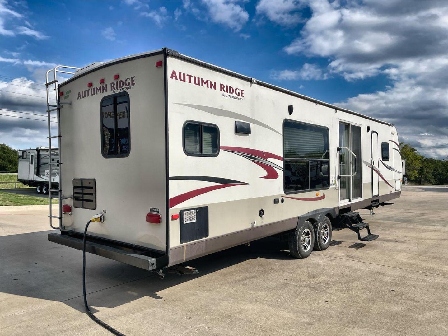 2015 STARCRAFT AUTUMN RIDGE 315RKS (1SABS0BT3E2) , located at 4319 N Main St, Cleburne, TX, 76033, (817) 678-5133, 32.385960, -97.391212 - Photo#24