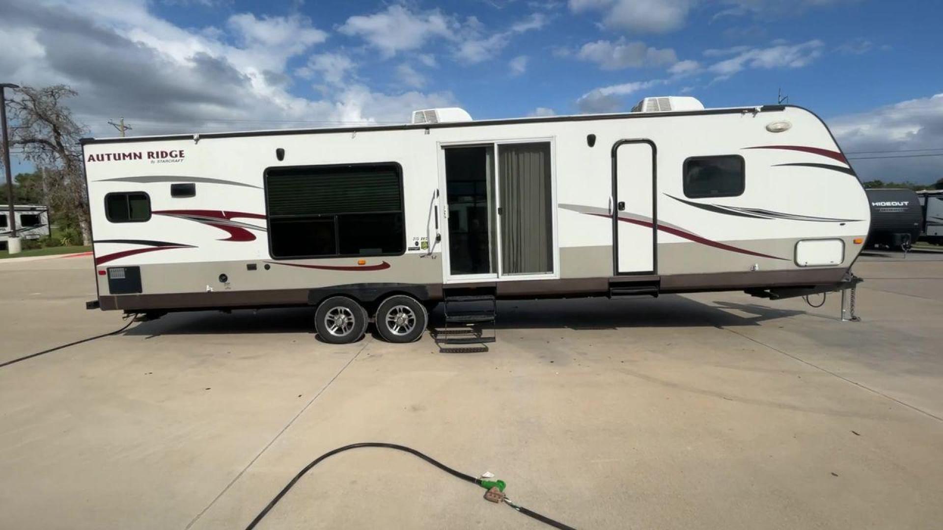 2015 STARCRAFT AUTUMN RIDGE 315RKS (1SABS0BT3E2) , located at 4319 N Main St, Cleburne, TX, 76033, (817) 678-5133, 32.385960, -97.391212 - Photo#2