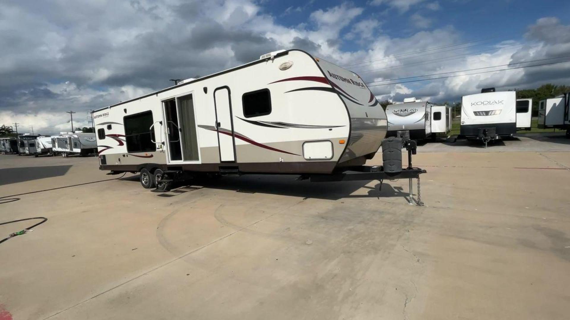 2015 STARCRAFT AUTUMN RIDGE 315RKS (1SABS0BT3E2) , located at 4319 N Main St, Cleburne, TX, 76033, (817) 678-5133, 32.385960, -97.391212 - Photo#3