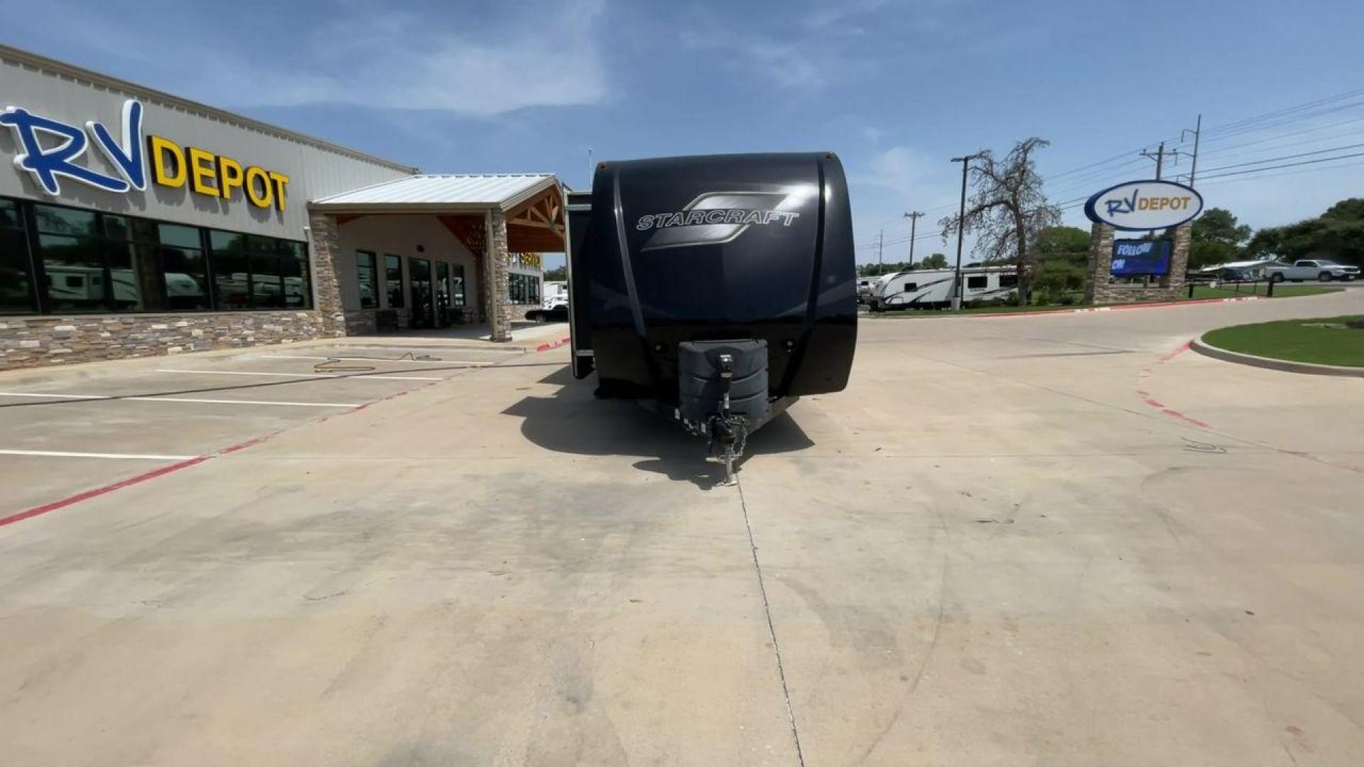 2015 TAN STARCRAFT TRAVEL STAR 294RESA (1SABS0BR5F2) , Length: 34 ft. | Dry Weight: 7,230 lbs. | Gross Weight: 9,250 lbs. | Slides: 3 transmission, located at 4319 N Main St, Cleburne, TX, 76033, (817) 678-5133, 32.385960, -97.391212 - This 2015 Travel Star 294RESA is a dual-axle steel wheel setup measuring 34 ft. in length and 11.38 ft. in height. It has a dry weight of 7,230 lbs. and a GVWR of 9,250 lbs. It also has a hitch weight of 865 lbs. This travel trailer includes three slides as well as one awning. The interior features - Photo#4