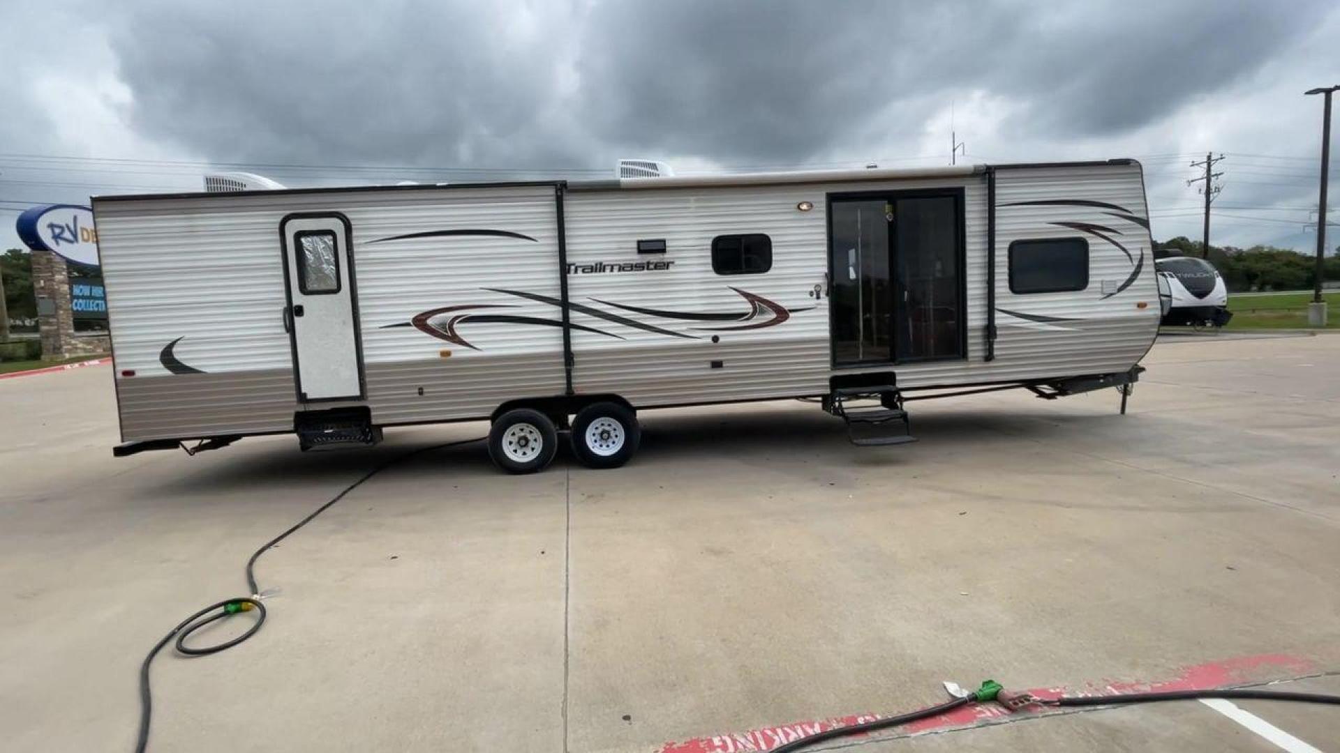 2015 SILVER TRAILMASTER 36FRS (1NL1GTT2XF1) , located at 4319 N Main St, Cleburne, TX, 76033, (817) 678-5133, 32.385960, -97.391212 - Photo#2