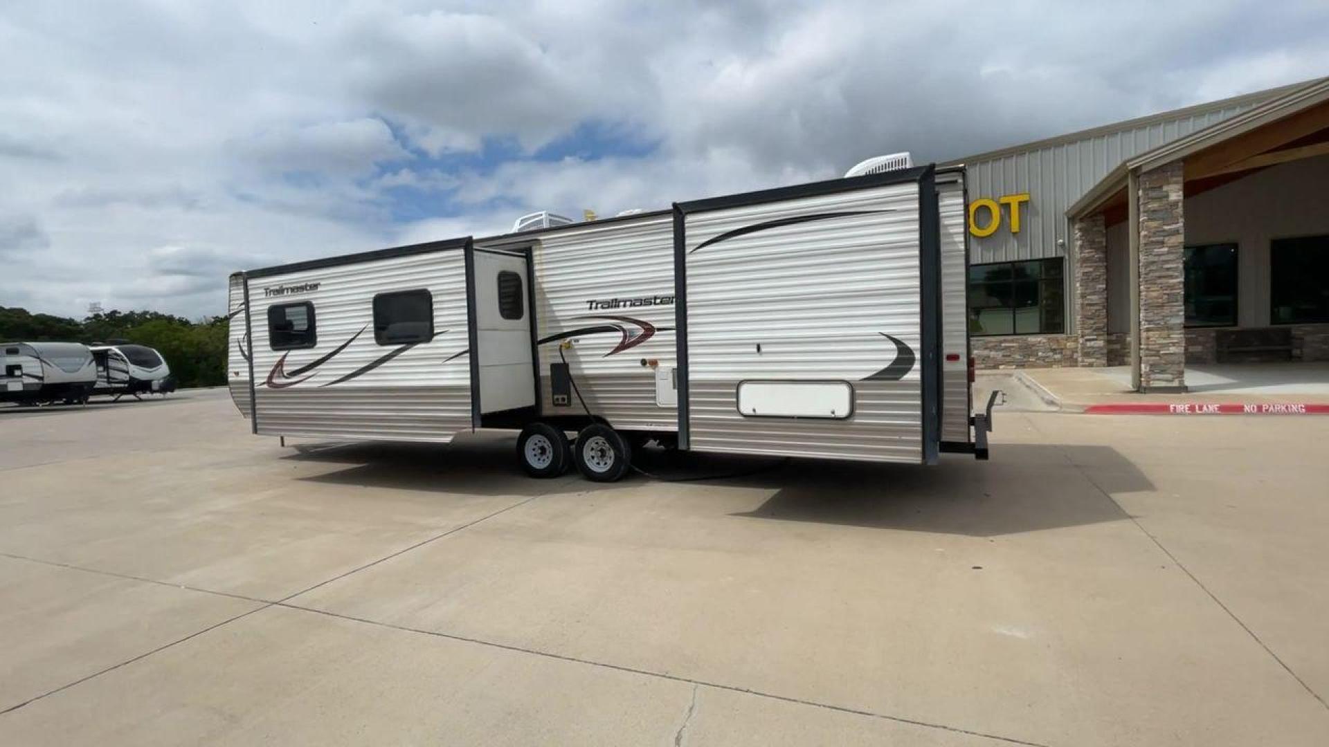 2015 SILVER TRAILMASTER 36FRS (1NL1GTT2XF1) , located at 4319 N Main St, Cleburne, TX, 76033, (817) 678-5133, 32.385960, -97.391212 - Photo#7