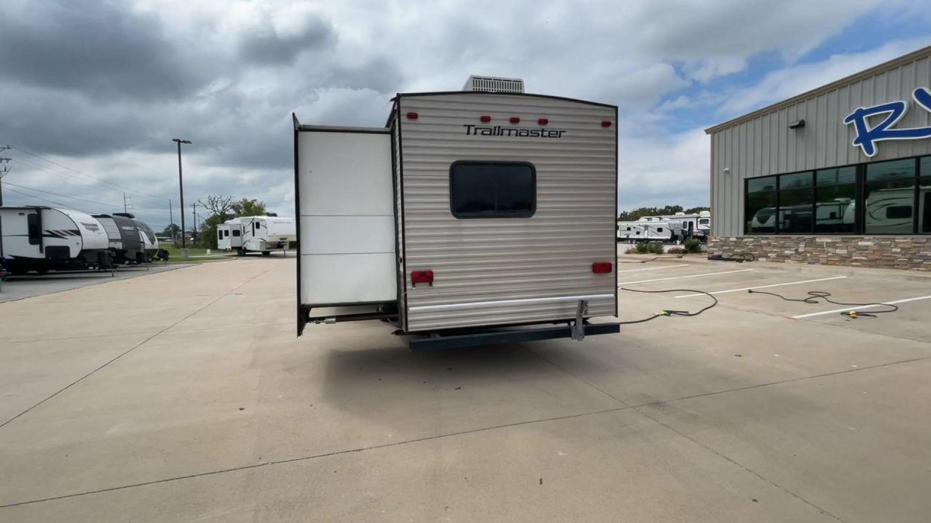 2015 SILVER TRAILMASTER 36FRS (1NL1GTT2XF1) , located at 4319 N Main St, Cleburne, TX, 76033, (817) 678-5133, 32.385960, -97.391212 - Photo#8