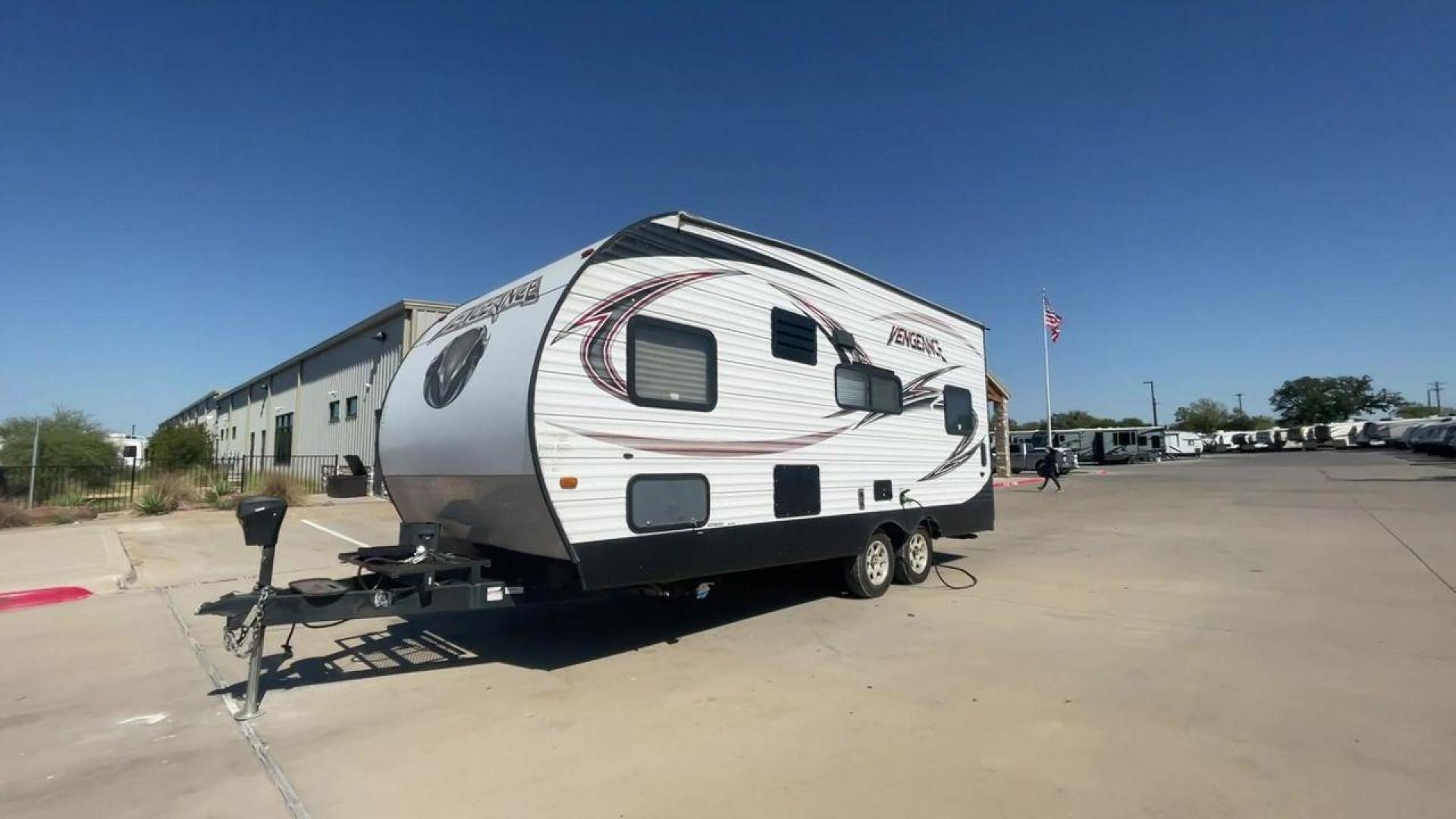 2015 WHITE VENGEANCE 19V (4X4TVGU27FY) , Length: 25 ft. | Dry Weight: 5,166 lbs. | Gross Weight: 7,945 lbs. transmission, located at 4319 N Main St, Cleburne, TX, 76033, (817) 678-5133, 32.385960, -97.391212 - The 2015 Forest River Vengeance 19V is a compact and inviting travel trailer that brings simplicity and comfort to your adventures. With a length of ~25 feet and a width of 8 feet, this trailer has a manageable size, making it easy to tow with a compatible vehicle. The sleeping capacity generously a - Photo#5