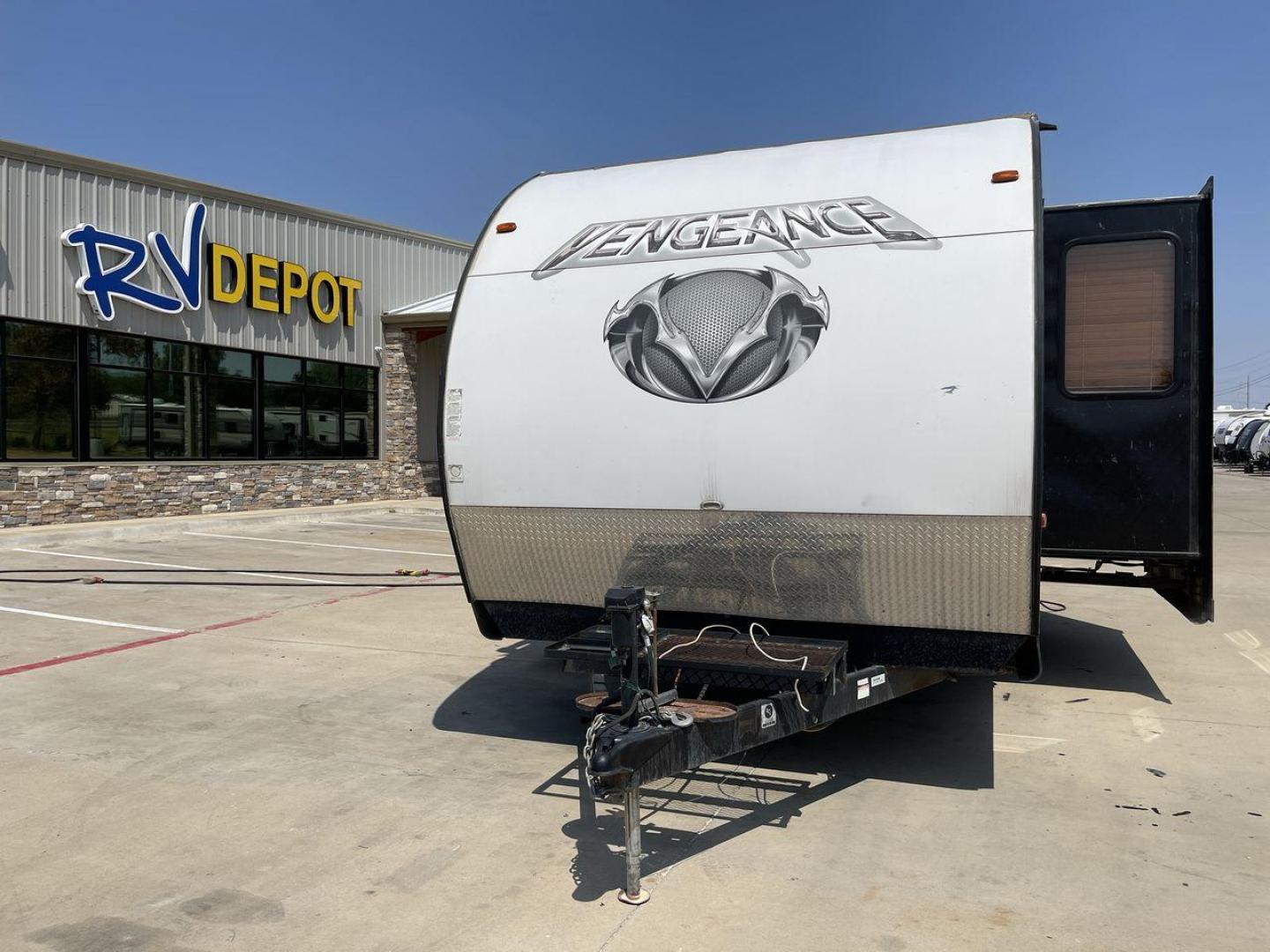 2015 WHITE VENGEANCE SU 29V (4X4TVGE24FY) , Length: 34.5 ft. | Dry Weight: 7,618 lbs. | Gross Weight: 9,985 lbs. | Slides: 1 transmission, located at 4319 N Main St, Cleburne, TX, 76033, (817) 678-5133, 32.385960, -97.391212 - The 2015 Vengeance SU 29V is a versatile and spacious toy hauler, ideal for outdoor enthusiasts who crave adventure. With a length of 34.5 feet and a dry weight of 7,618 pounds, this travel trailer provides generous storage space while ensuring your comfort is not compromised. With a single slide, t - Photo#0