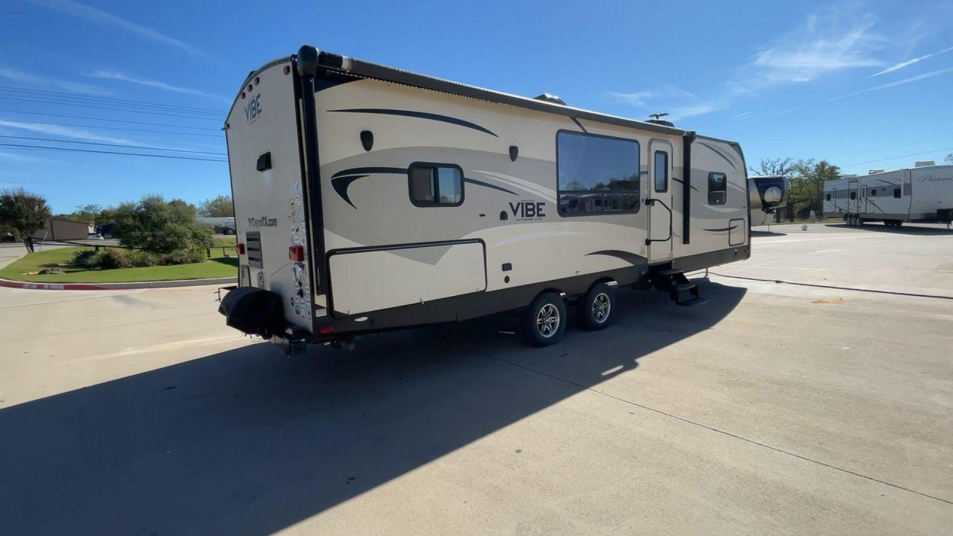 2015 TAN VIBE EXTREME 268RKS (4X4TVBC29F4) , Length: 32 ft. | Dry Weight: 6,398 lbs. | Slides: 1 transmission, located at 4319 N Main St, Cleburne, TX, 76033, (817) 678-5133, 32.385960, -97.391212 - The 2015 Vibe Extreme 268RKS travel trailer will significantly serve you with its amenities and features. This trailer only measures 32 ft in length, 8 ft in width, and 11 ft in height. It has a dry weight of 6,398 lbs with a payload capacity of 1,867 lbs and a hitch weight of 742 lbs. A small k - Photo#1