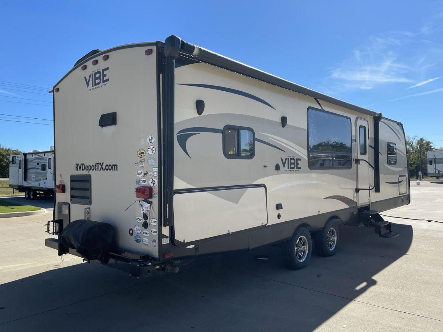 2015 TAN VIBE EXTREME 268RKS (4X4TVBC29F4) , Length: 32 ft. | Dry Weight: 6,398 lbs. | Slides: 1 transmission, located at 4319 N Main St, Cleburne, TX, 76033, (817) 678-5133, 32.385960, -97.391212 - The 2015 Vibe Extreme 268RKS travel trailer will significantly serve you with its amenities and features. This trailer only measures 32 ft in length, 8 ft in width, and 11 ft in height. It has a dry weight of 6,398 lbs with a payload capacity of 1,867 lbs and a hitch weight of 742 lbs. A small k - Photo#22