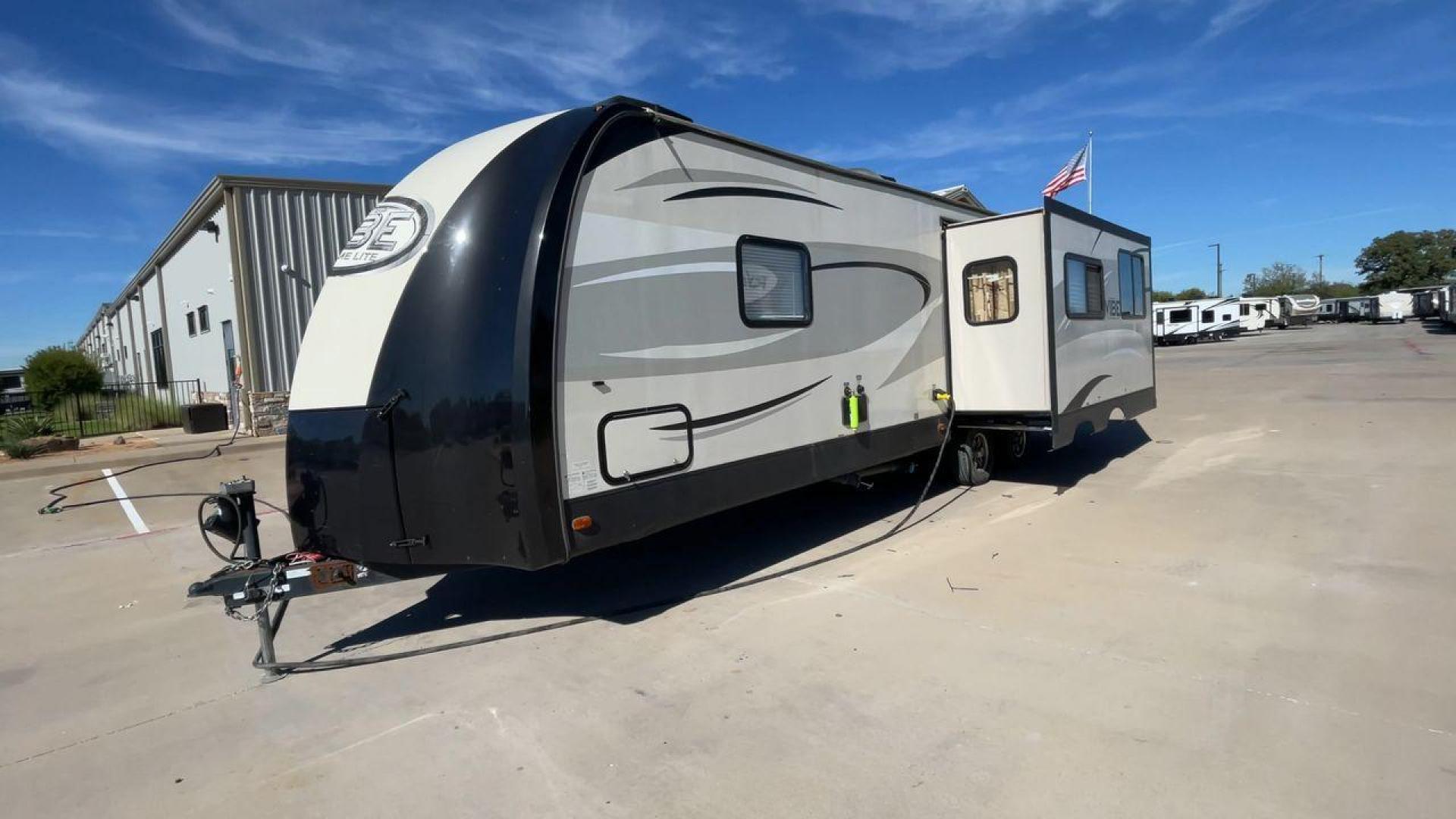 2015 TAN VIBE EXTREME 268RKS (4X4TVBC29F4) , Length: 32 ft. | Dry Weight: 6,398 lbs. | Slides: 1 transmission, located at 4319 N Main St, Cleburne, TX, 76033, (817) 678-5133, 32.385960, -97.391212 - The 2015 Vibe Extreme 268RKS travel trailer will significantly serve you with its amenities and features. This trailer only measures 32 ft in length, 8 ft in width, and 11 ft in height. It has a dry weight of 6,398 lbs with a payload capacity of 1,867 lbs and a hitch weight of 742 lbs. A small k - Photo#5