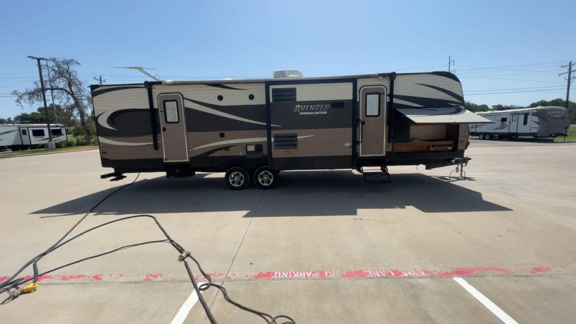 2016 TAN AVENGER 32FBI - (5ZT2AVXB6GB) , located at 4319 N Main St, Cleburne, TX, 76033, (817) 678-5133, 32.385960, -97.391212 - Photo#2