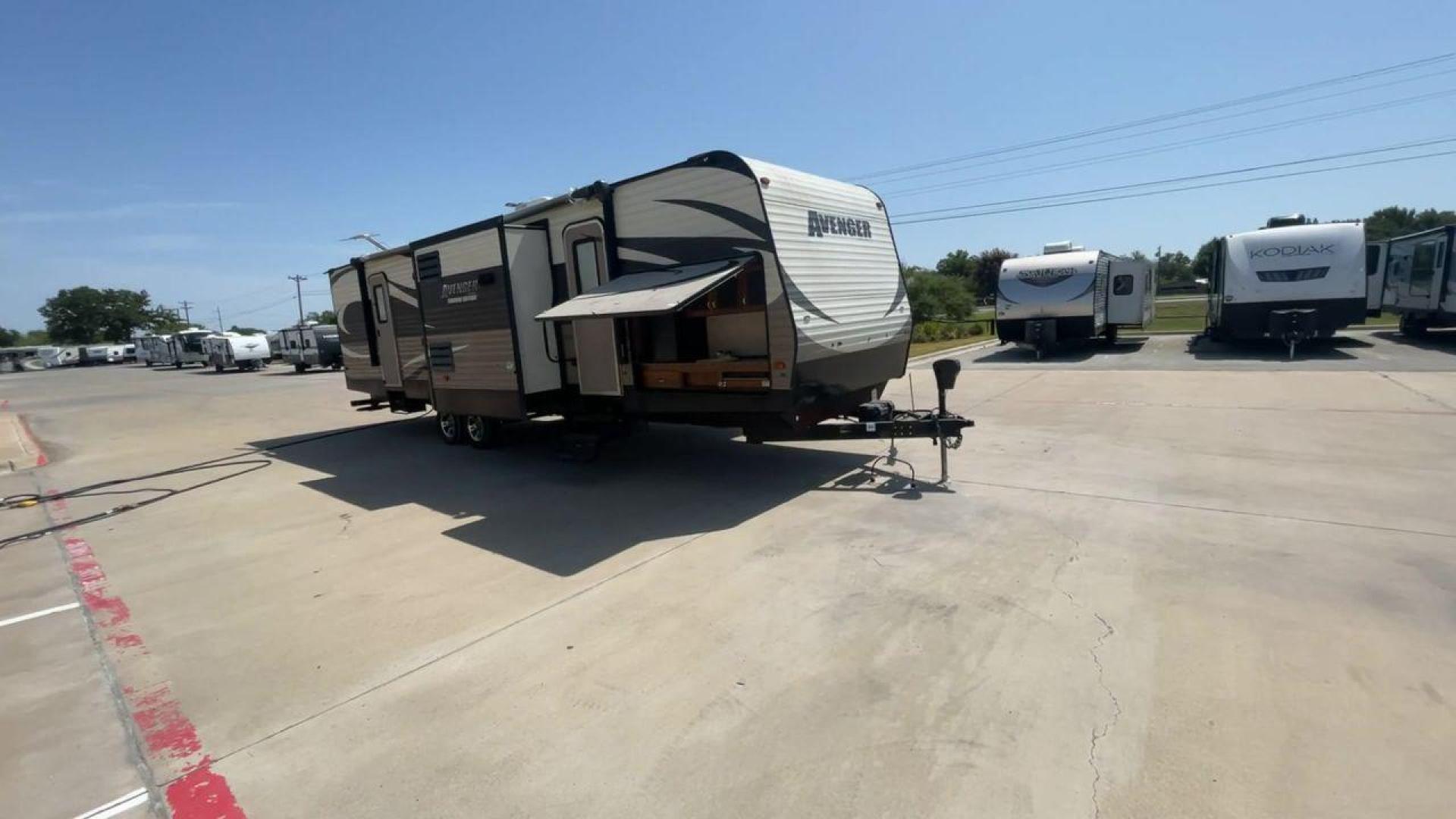 2016 TAN AVENGER 32FBI - (5ZT2AVXB6GB) , located at 4319 N Main St, Cleburne, TX, 76033, (817) 678-5133, 32.385960, -97.391212 - Photo#3