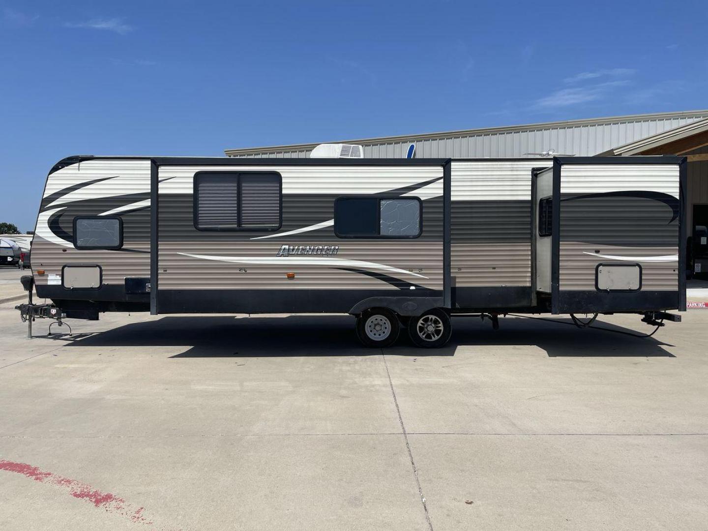 2016 TAN AVENGER 32FBI - (5ZT2AVXB6GB) , located at 4319 N Main St, Cleburne, TX, 76033, (817) 678-5133, 32.385960, -97.391212 - Photo#24