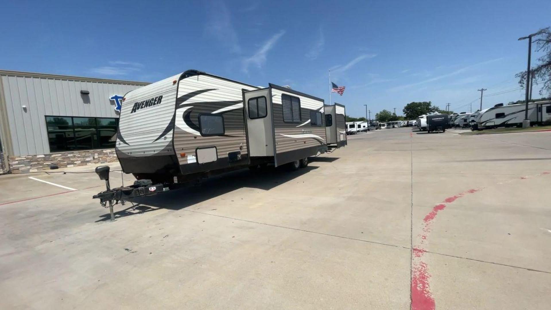 2016 TAN AVENGER 32FBI - (5ZT2AVXB6GB) , located at 4319 N Main St, Cleburne, TX, 76033, (817) 678-5133, 32.385960, -97.391212 - Photo#5