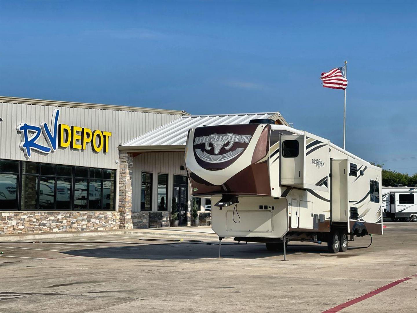 2016 BIG HORN 3010RE (5SFBG3427GE) , Length: 34.8 ft. | Dry Weight: 11,840 lbs. | Gross Weight: 15,500 lbs. | Slides: 3 transmission, located at 4319 N Main St, Cleburne, TX, 76033, (817) 678-5133, 32.385960, -97.391212 - Photo#0