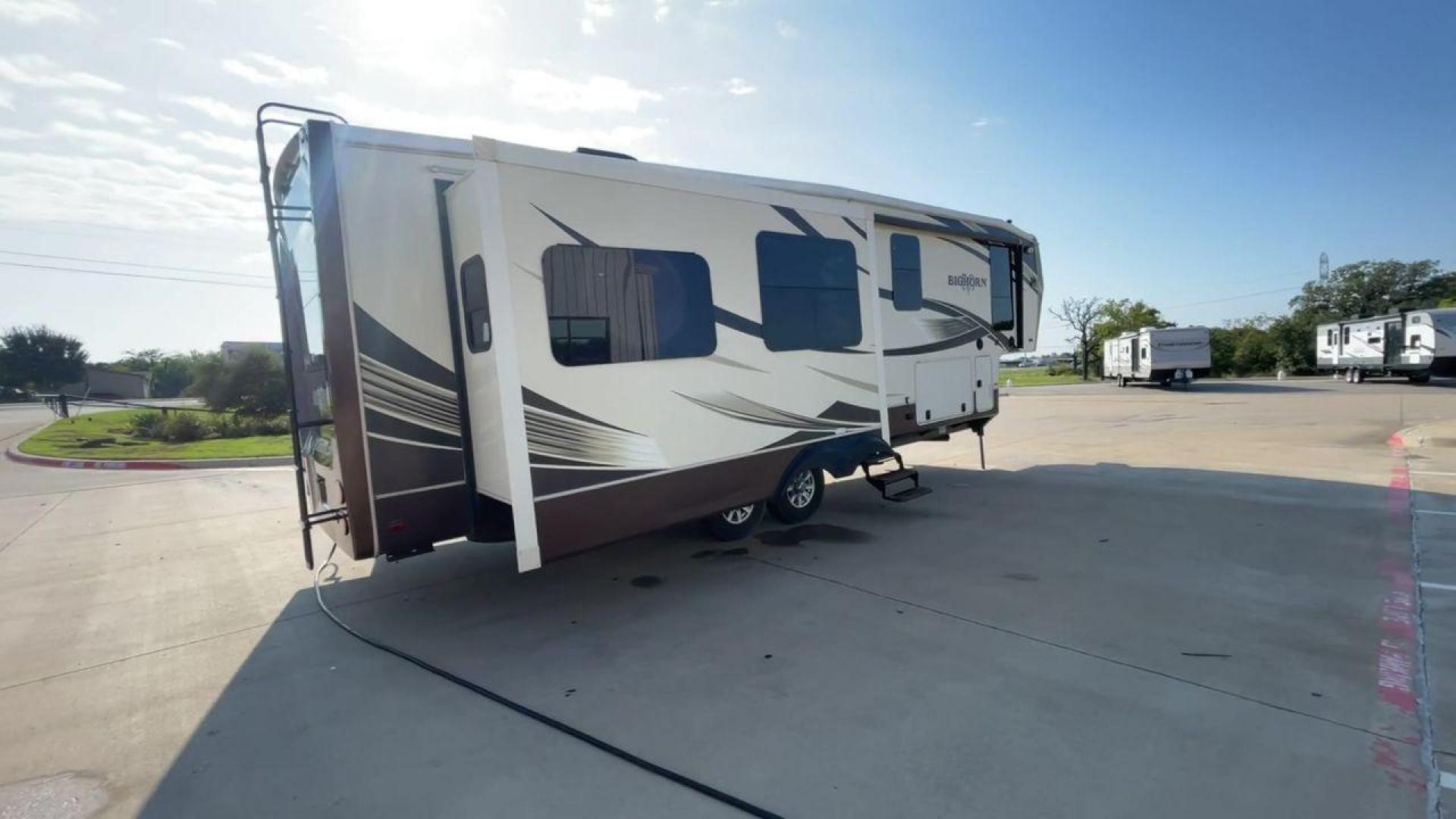 2016 BIG HORN 3010RE (5SFBG3427GE) , Length: 34.8 ft. | Dry Weight: 11,840 lbs. | Gross Weight: 15,500 lbs. | Slides: 3 transmission, located at 4319 N Main St, Cleburne, TX, 76033, (817) 678-5133, 32.385960, -97.391212 - Photo#1