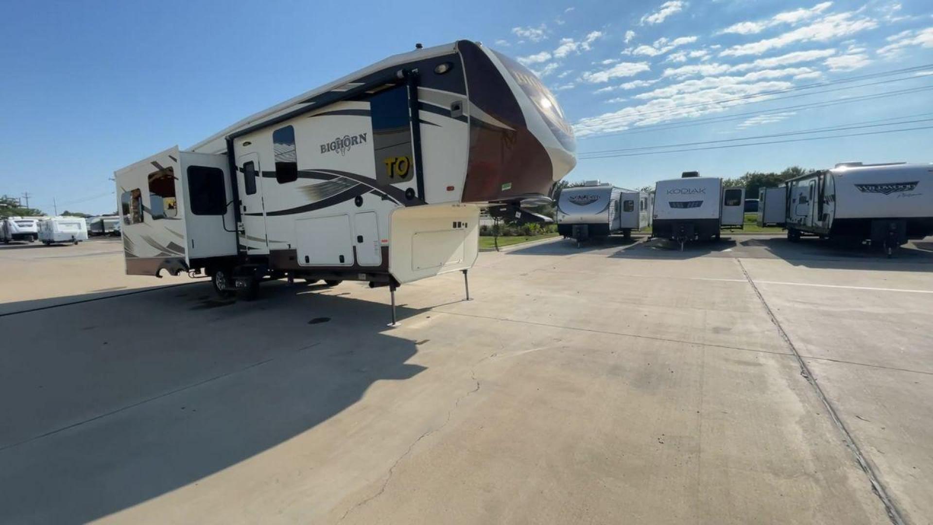 2016 BIG HORN 3010RE (5SFBG3427GE) , Length: 34.8 ft. | Dry Weight: 11,840 lbs. | Gross Weight: 15,500 lbs. | Slides: 3 transmission, located at 4319 N Main St, Cleburne, TX, 76033, (817) 678-5133, 32.385960, -97.391212 - Photo#3