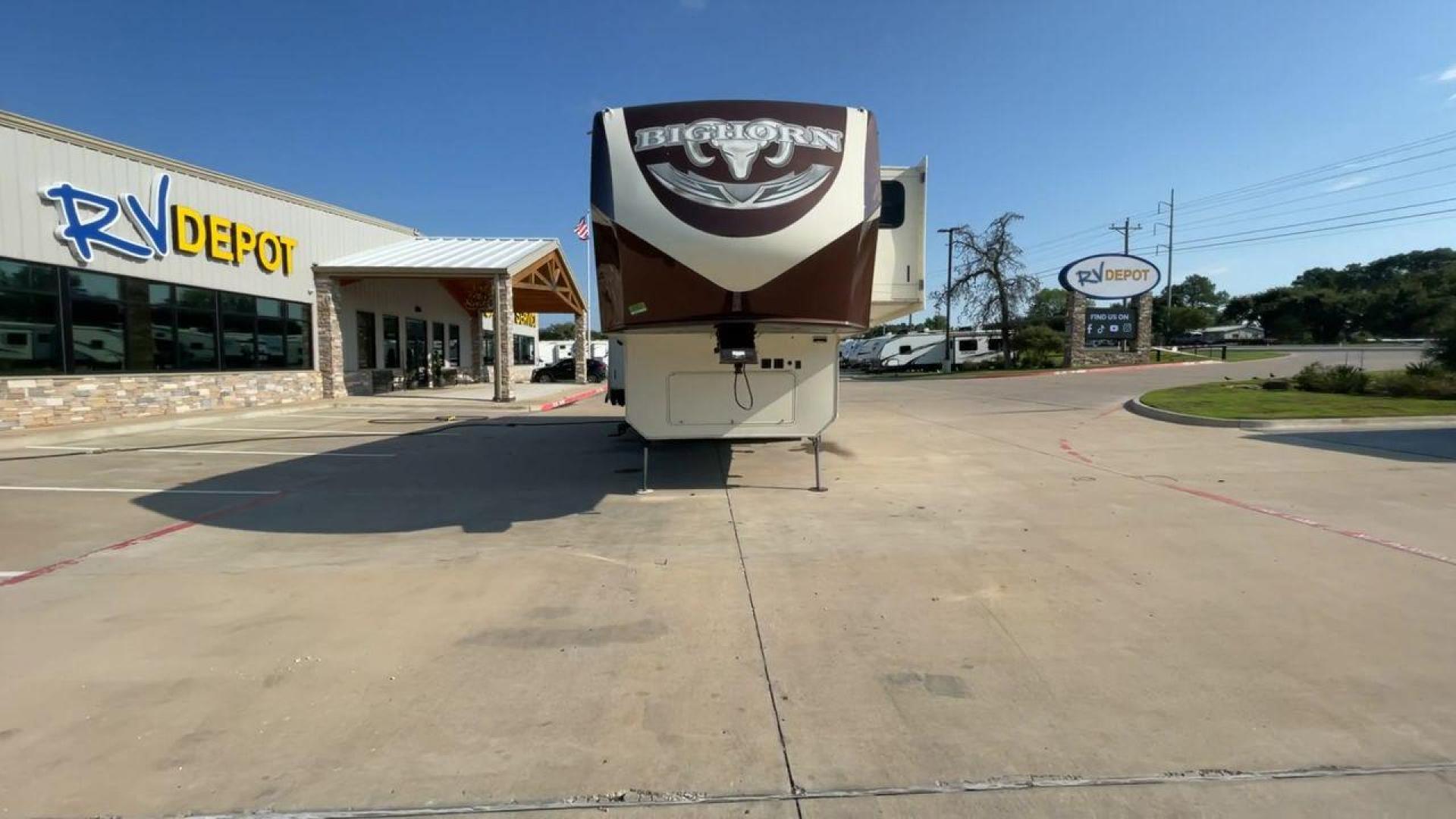 2016 BIG HORN 3010RE (5SFBG3427GE) , Length: 34.8 ft. | Dry Weight: 11,840 lbs. | Gross Weight: 15,500 lbs. | Slides: 3 transmission, located at 4319 N Main St, Cleburne, TX, 76033, (817) 678-5133, 32.385960, -97.391212 - Photo#4