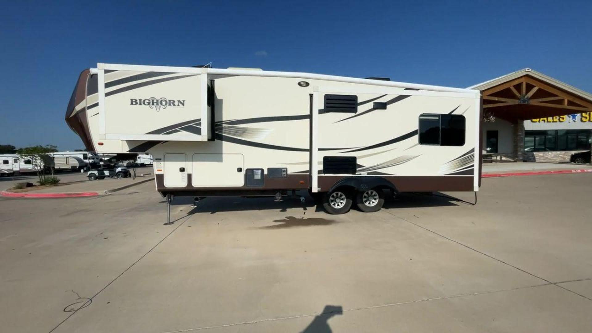 2016 BIG HORN 3010RE (5SFBG3427GE) , Length: 34.8 ft. | Dry Weight: 11,840 lbs. | Gross Weight: 15,500 lbs. | Slides: 3 transmission, located at 4319 N Main St, Cleburne, TX, 76033, (817) 678-5133, 32.385960, -97.391212 - Photo#6