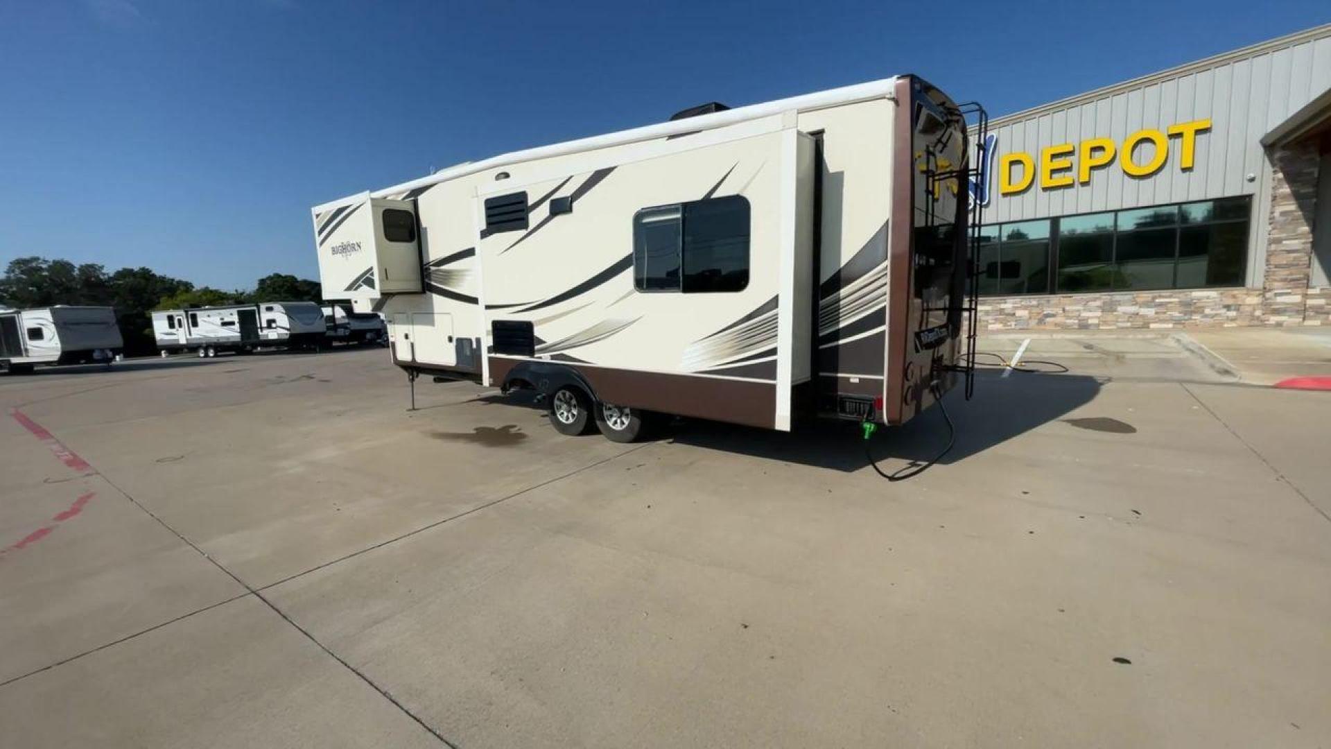 2016 BIG HORN 3010RE (5SFBG3427GE) , Length: 34.8 ft. | Dry Weight: 11,840 lbs. | Gross Weight: 15,500 lbs. | Slides: 3 transmission, located at 4319 N Main St, Cleburne, TX, 76033, (817) 678-5133, 32.385960, -97.391212 - Photo#7