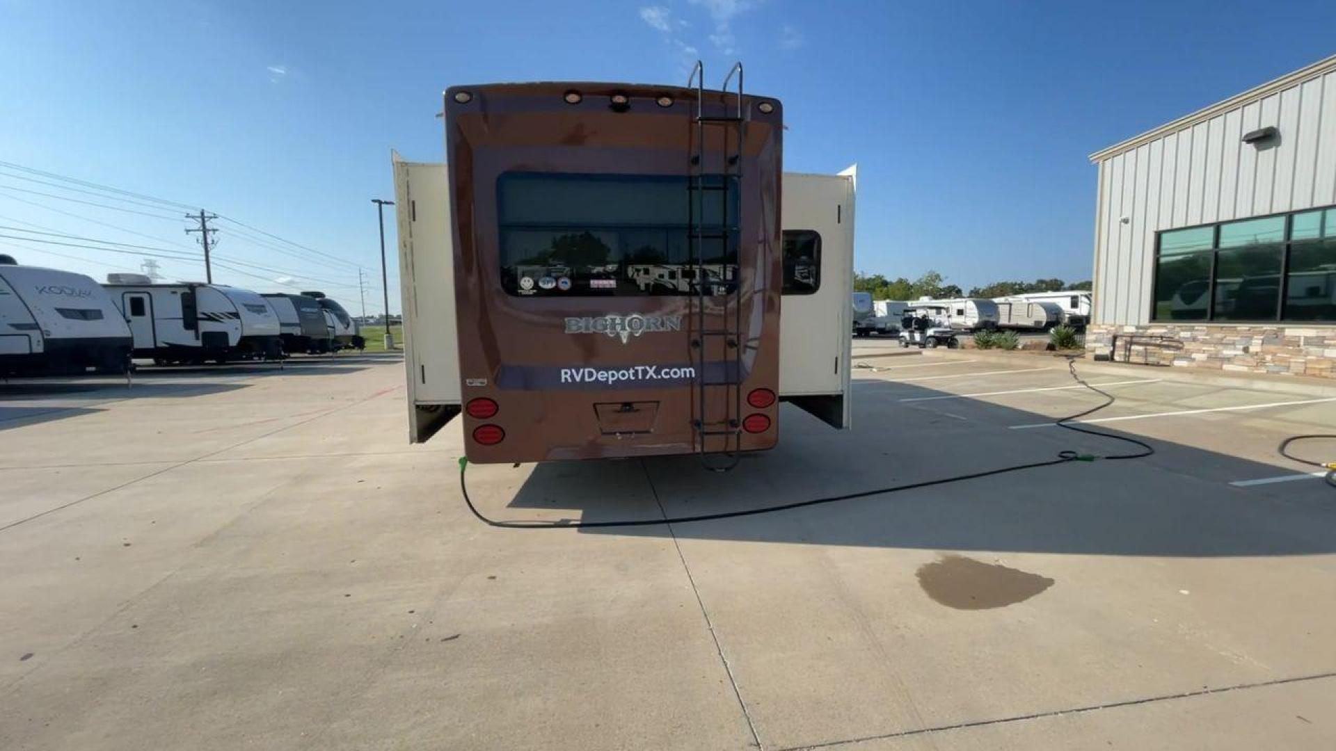 2016 BIG HORN 3010RE (5SFBG3427GE) , Length: 34.8 ft. | Dry Weight: 11,840 lbs. | Gross Weight: 15,500 lbs. | Slides: 3 transmission, located at 4319 N Main St, Cleburne, TX, 76033, (817) 678-5133, 32.385960, -97.391212 - Photo#8