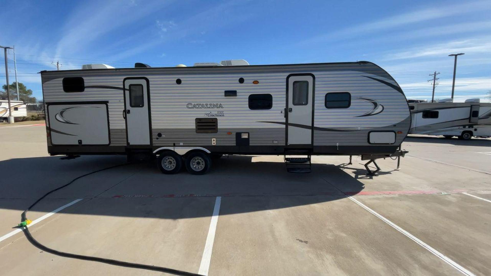 2016 GRAY CATALINA 321BHDSCK (5ZT2CAXBXGT) , Length: 35.83 ft. | Dry Weight: 7,690 lbs | Gross Weight: 9,500 lbs | Slides: 2 transmission, located at 4319 N Main St, Cleburne, TX, 76033, (817) 678-5133, 32.385960, -97.391212 - This 2016 Catalina Travel Trailer boasts dimensions of just under 36 feet in length and 8 feet in width, with a GVWR of 9,500 lbs and a hitch weight of 790 lbs. Equipped with automatic heating and cooling capabilities rated at 30,000 and 13,500 BTUs, respectively, it ensures optimal temperature cont - Photo#2