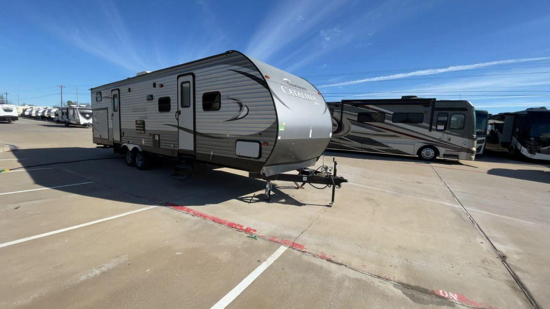 2016 GRAY CATALINA 321BHDSCK (5ZT2CAXBXGT) , Length: 35.83 ft. | Dry Weight: 7,690 lbs | Gross Weight: 9,500 lbs | Slides: 2 transmission, located at 4319 N Main St, Cleburne, TX, 76033, (817) 678-5133, 32.385960, -97.391212 - This 2016 Catalina Travel Trailer boasts dimensions of just under 36 feet in length and 8 feet in width, with a GVWR of 9,500 lbs and a hitch weight of 790 lbs. Equipped with automatic heating and cooling capabilities rated at 30,000 and 13,500 BTUs, respectively, it ensures optimal temperature cont - Photo#3