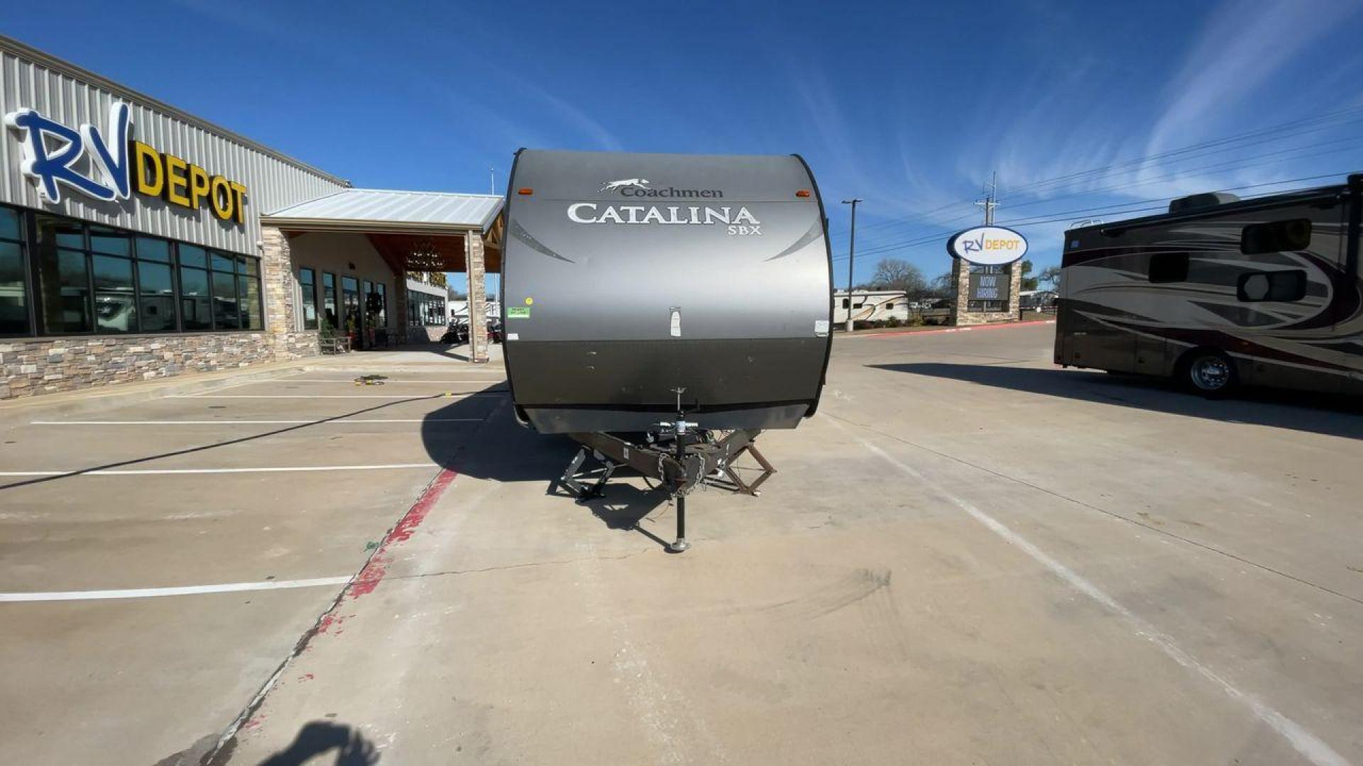 2016 GRAY CATALINA 321BHDSCK (5ZT2CAXBXGT) , Length: 35.83 ft. | Dry Weight: 7,690 lbs | Gross Weight: 9,500 lbs | Slides: 2 transmission, located at 4319 N Main St, Cleburne, TX, 76033, (817) 678-5133, 32.385960, -97.391212 - This 2016 Catalina Travel Trailer boasts dimensions of just under 36 feet in length and 8 feet in width, with a GVWR of 9,500 lbs and a hitch weight of 790 lbs. Equipped with automatic heating and cooling capabilities rated at 30,000 and 13,500 BTUs, respectively, it ensures optimal temperature cont - Photo#4