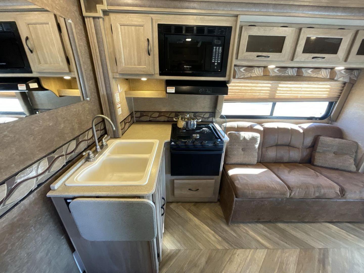 2016 COACHMEN FREELANDER 29KS (1FDXE4FS5FD) , located at 4319 N Main St, Cleburne, TX, 76033, (817) 678-5133, 32.385960, -97.391212 - Photo#9