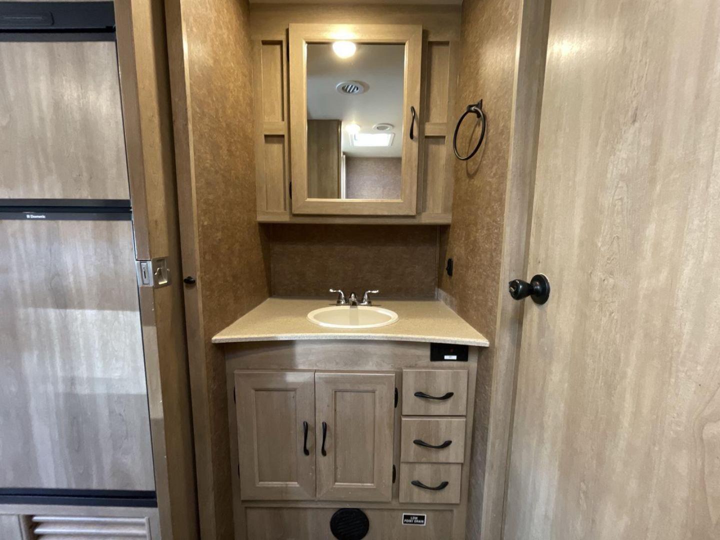 2016 COACHMEN FREELANDER 29KS (1FDXE4FS5FD) , located at 4319 N Main St, Cleburne, TX, 76033, (817) 678-5133, 32.385960, -97.391212 - Photo#15