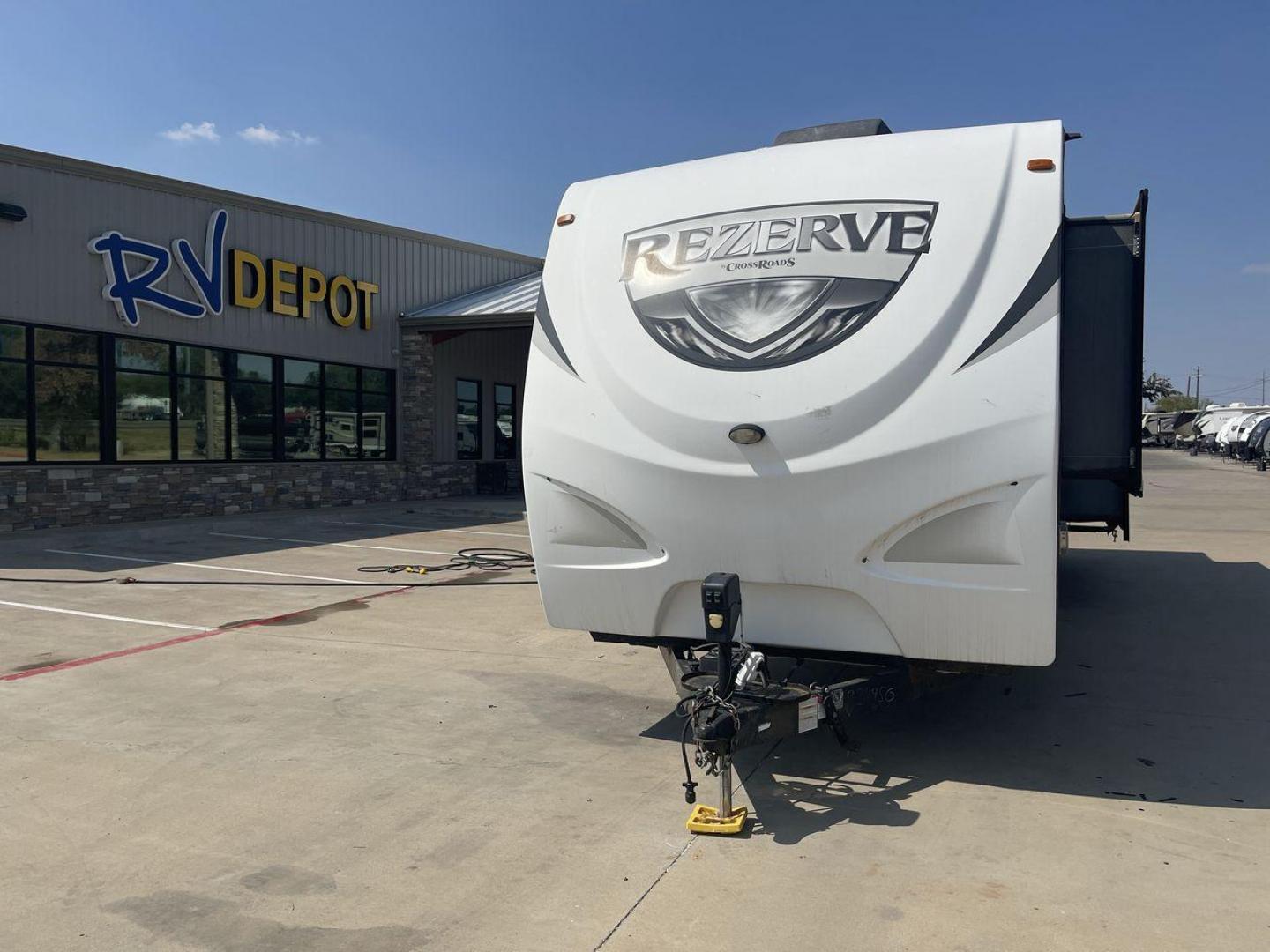 2016 BEIGE CROSSROADS REZERVE 33RL - (4V0TC3320GB) , Length: 36.67 ft. | Dry Weight: 8,073 lbs. | Gross Weight: 11,154 lbs. | Slides: 3 transmission, located at 4319 N Main St, Cleburne, TX, 76033, (817) 678-5133, 32.385960, -97.391212 - Photo#0