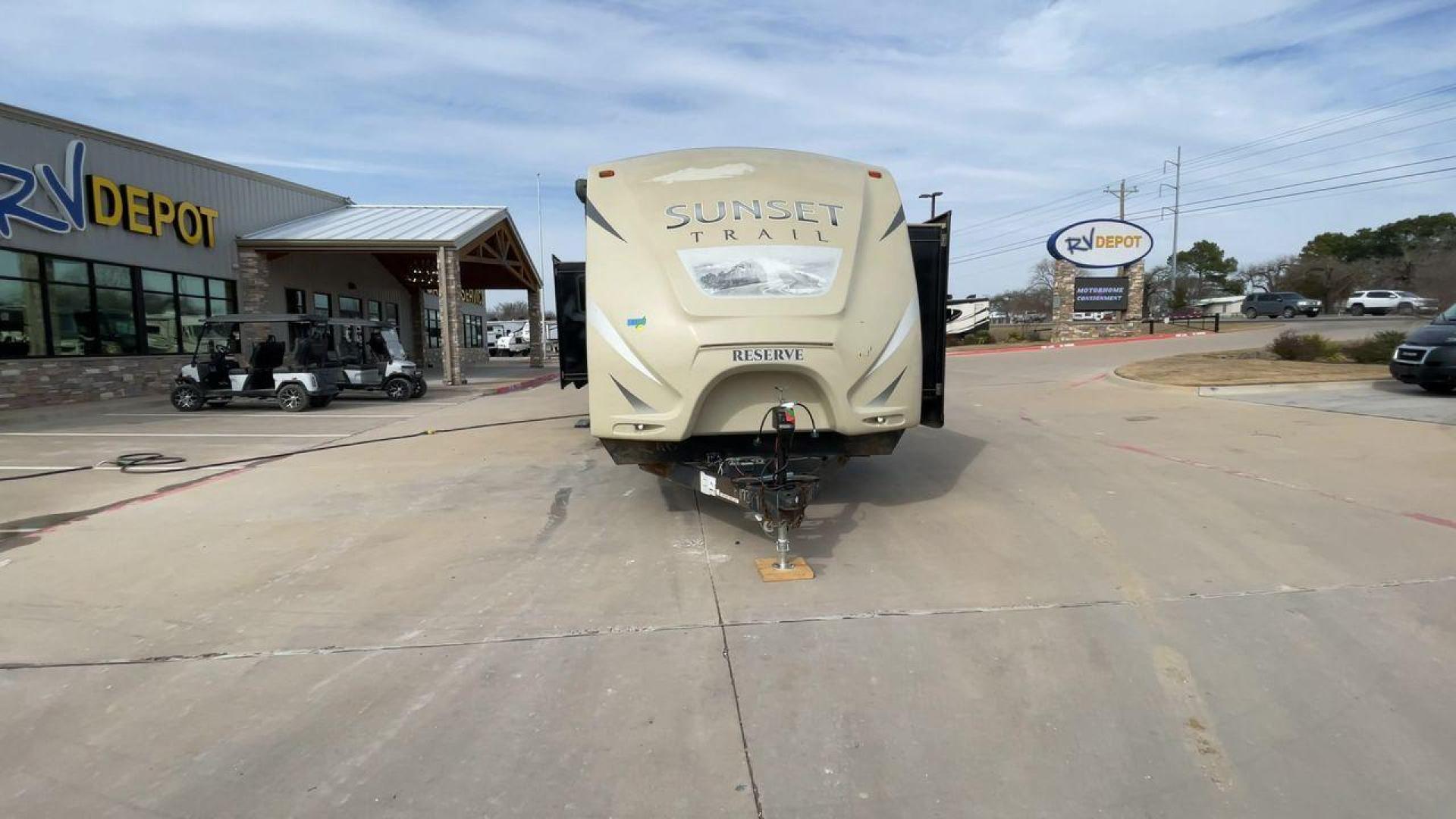 2016 BLACK CROSSROAD SUNSET TRAIL 32RE (4V0TC3226GE) , Length: 36.67 ft. | Dry Weight: 7,749 lbs. | Gross Weight: 9,728 lbs. | Slides: 3 transmission, located at 4319 N Main St, Cleburne, TX, 76033, (817) 678-5133, 32.385960, -97.391212 - This 2016 Crossroad Sunset Trail 32RE measures in at 36.67 ft. It has a dry weight of 7,749 lbs. and a GVWR of 9,728 lbs. With 3 slides, this travel trailer is extremely spacious and comfortable! Inside, you will find a homey combined living and kitchen area with an entertainment center and booth-st - Photo#4