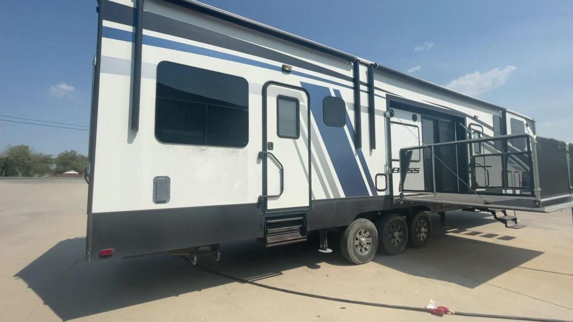 2016 CRUISER RV BOSS 4290 (5RXFJ4530G1) , Length: 46 ft. | Dry Weight: 14,835 lbs. | Slides: 2 transmission, located at 4319 N Main St, Cleburne, TX, 76033, (817) 678-5133, 32.385960, -97.391212 - The 2016 Cruiser RV Boss 4290 Recreational is a remarkable toy hauler designed for a premium travel experience. With a length of 46 feet, this model offers two slide-outs, providing an expansive and well-designed interior. It features a luxurious master bedroom with a king-size bed, and the spaciou - Photo#1