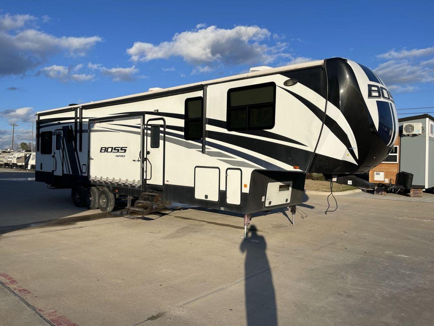 2016 CRUISER RV BOSS 4290 (5RXFJ4530G1) , Length: 46 ft. | Dry Weight: 14,835 lbs. | Slides: 2 transmission, located at 4319 N Main St, Cleburne, TX, 76033, (817) 678-5133, 32.385960, -97.391212 - The 2016 Cruiser RV Boss 4290 Recreational is a remarkable toy hauler designed for a premium travel experience. With a length of 46 feet, this model offers two slide-outs, providing an expansive and well-designed interior. It features a luxurious master bedroom with a king-size bed, and the spaciou - Photo#27