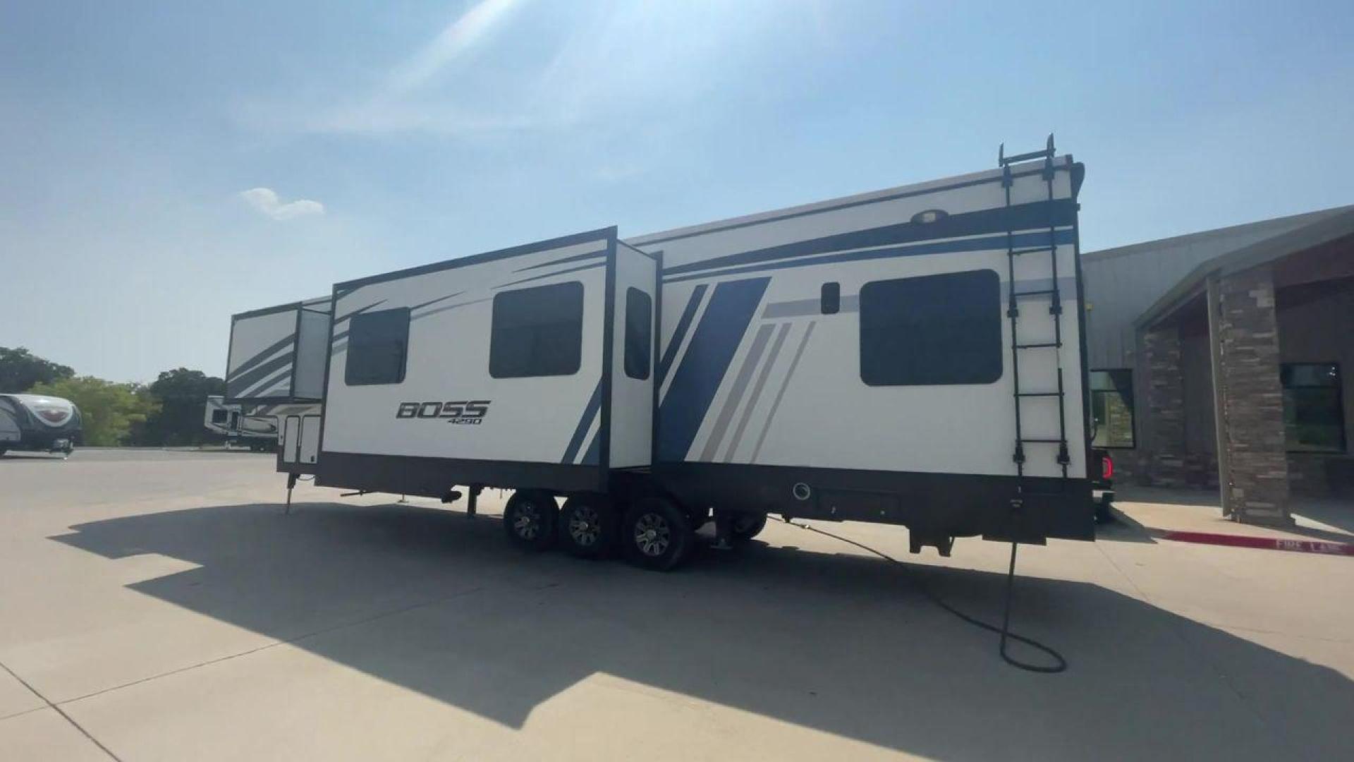 2016 CRUISER RV BOSS 4290 (5RXFJ4530G1) , Length: 46 ft. | Dry Weight: 14,835 lbs. | Slides: 2 transmission, located at 4319 N Main St, Cleburne, TX, 76033, (817) 678-5133, 32.385960, -97.391212 - The 2016 Cruiser RV Boss 4290 Recreational is a remarkable toy hauler designed for a premium travel experience. With a length of 46 feet, this model offers two slide-outs, providing an expansive and well-designed interior. It features a luxurious master bedroom with a king-size bed, and the spaciou - Photo#7