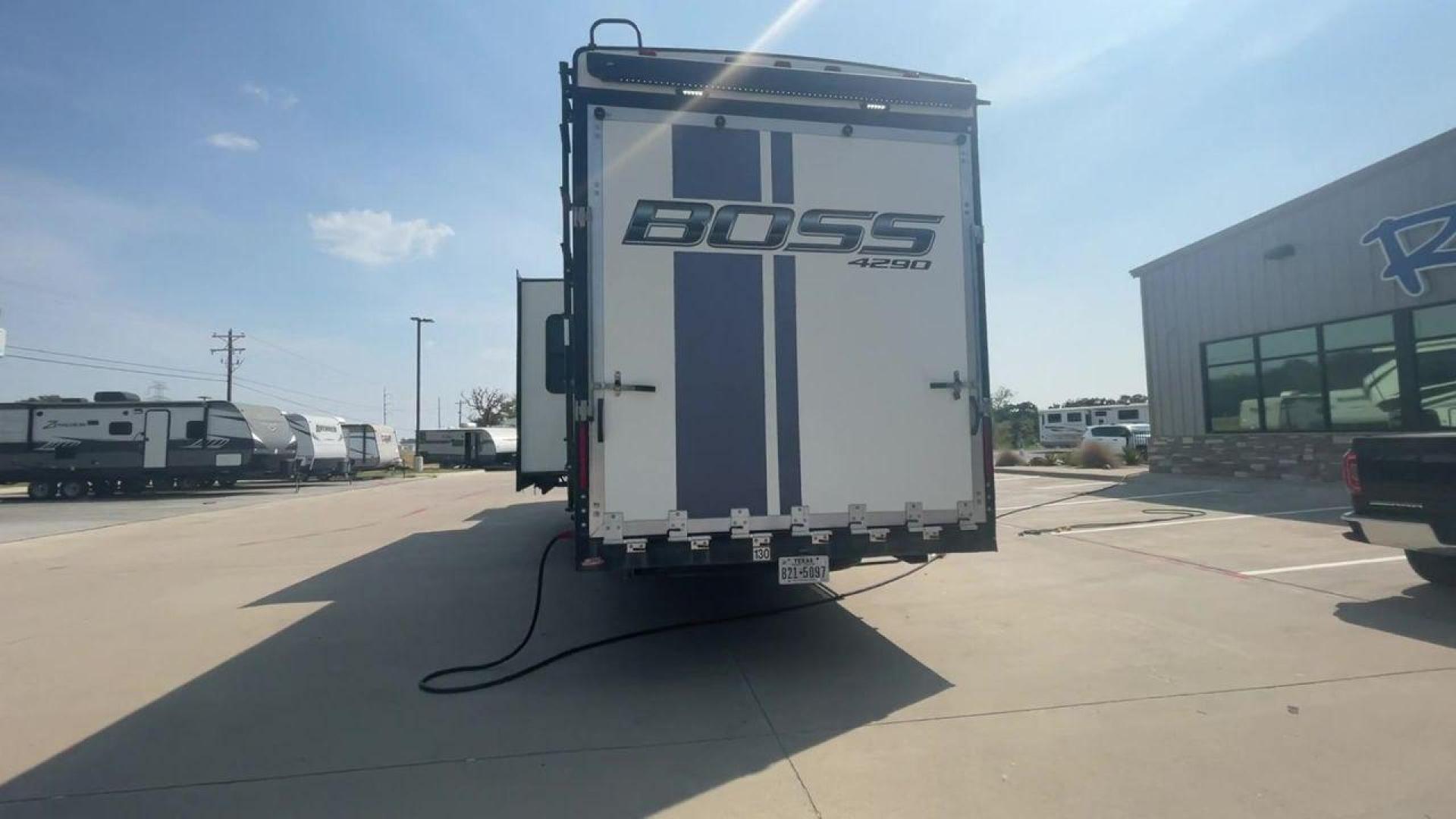 2016 CRUISER RV BOSS 4290 (5RXFJ4530G1) , Length: 46 ft. | Dry Weight: 14,835 lbs. | Slides: 2 transmission, located at 4319 N Main St, Cleburne, TX, 76033, (817) 678-5133, 32.385960, -97.391212 - The 2016 Cruiser RV Boss 4290 Recreational is a remarkable toy hauler designed for a premium travel experience. With a length of 46 feet, this model offers two slide-outs, providing an expansive and well-designed interior. It features a luxurious master bedroom with a king-size bed, and the spaciou - Photo#8